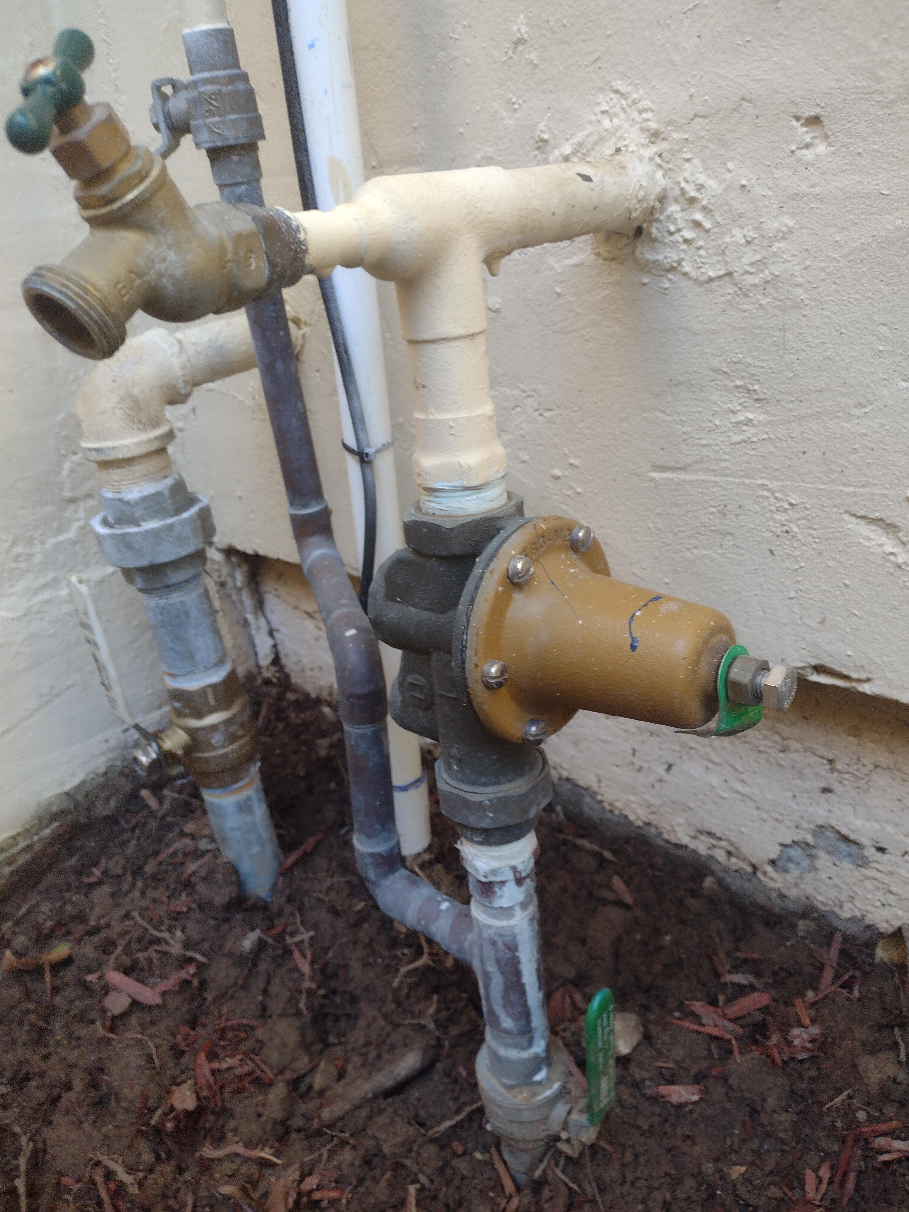 Should I replace my water pressure regulator? : r/Plumbing