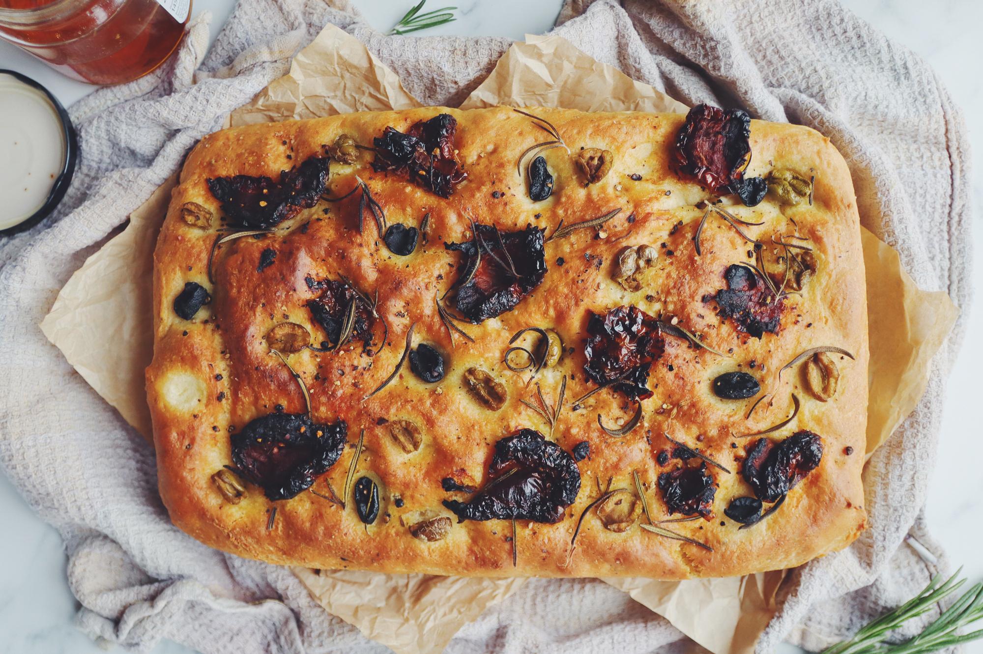 [homemade] sundried tomato and olive foccacia bread r/food