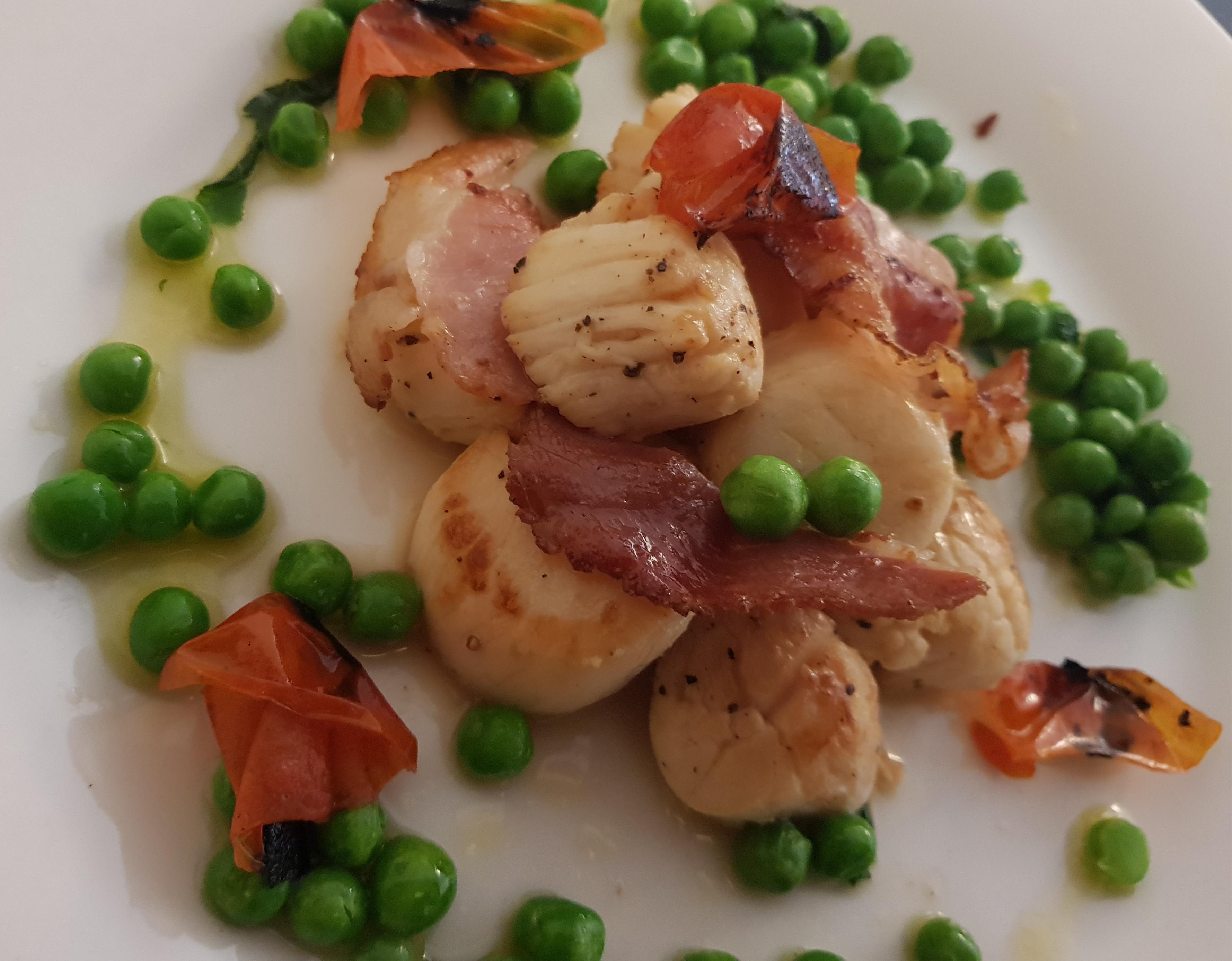 [Homemade] Light Lunch of Pan Fried Lemon Scallops with Mint Butter