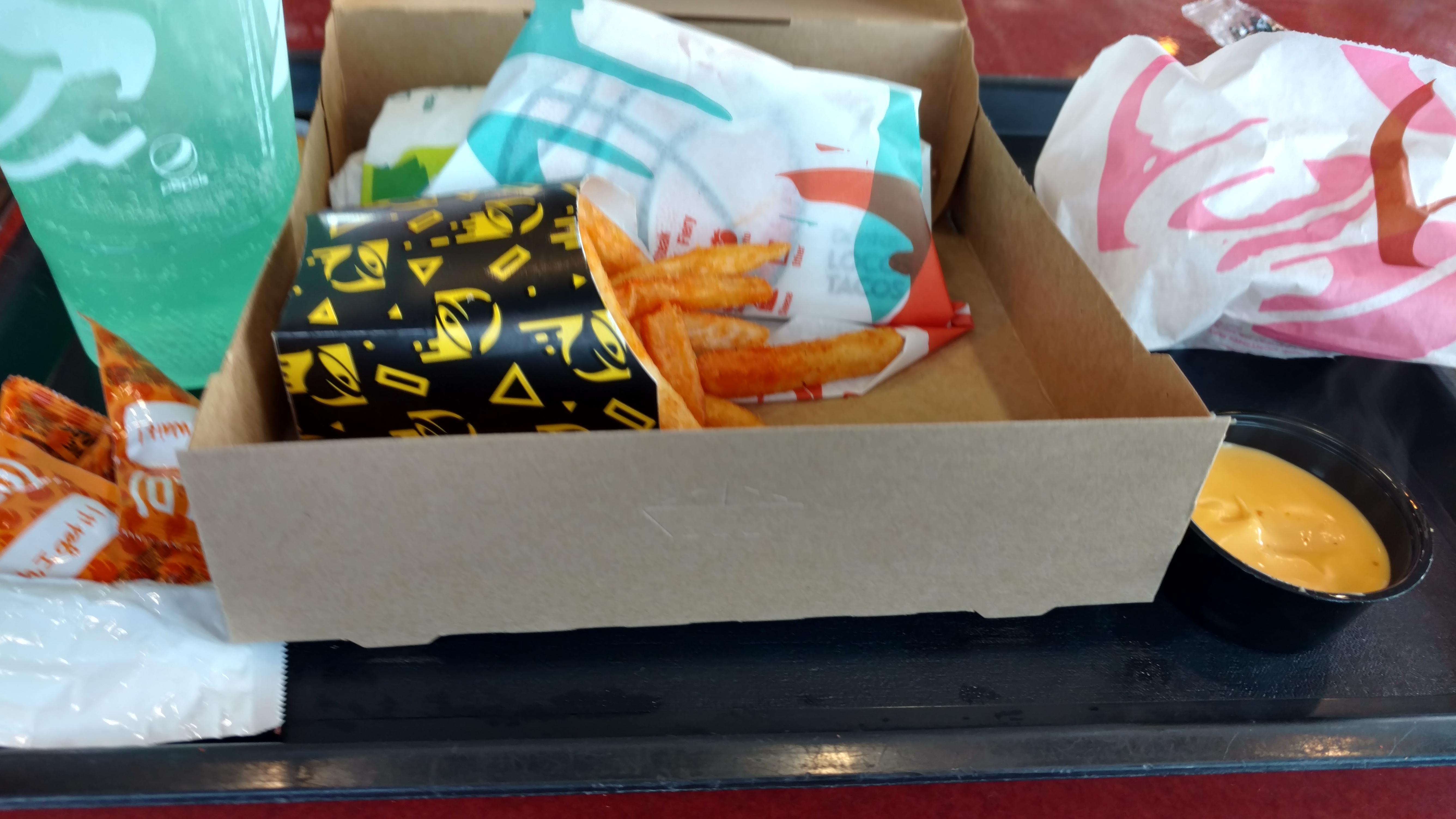 Nacho Fries Box and Cinnamon Twist 😍 r/tacobell