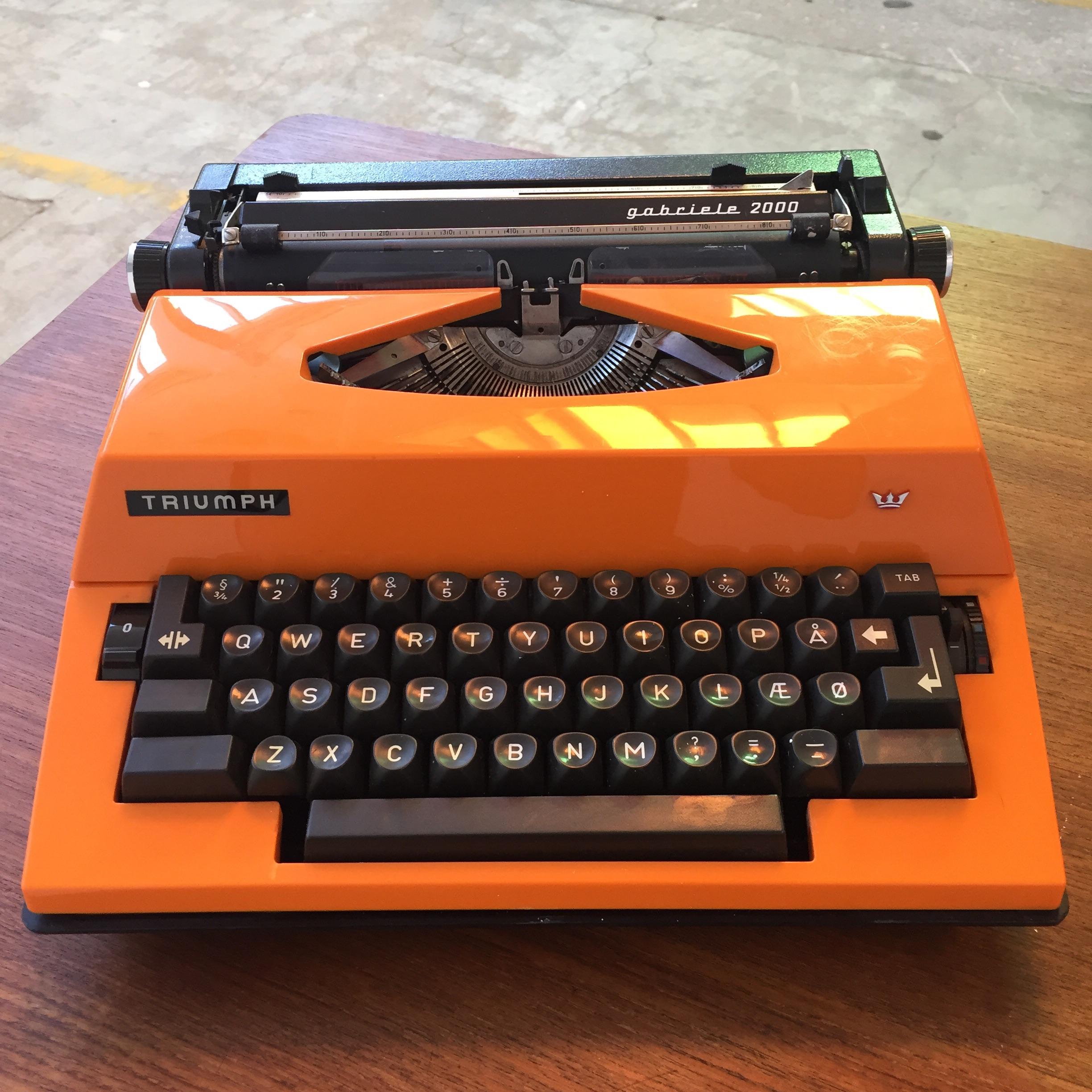 My first electric! A beautiful Gabriele 2000 r/typewriters