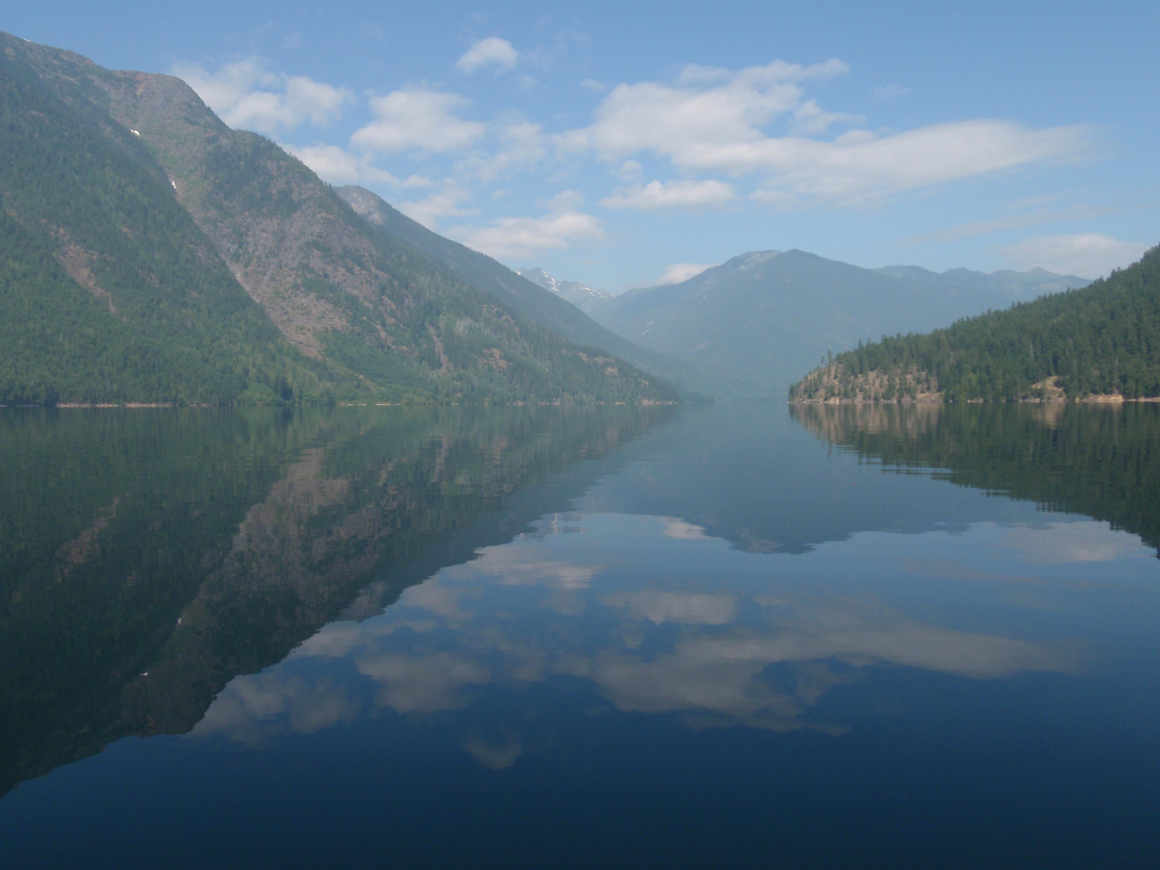 Ross Lake, Washington [OC] [3968x2976] r/EarthPorn