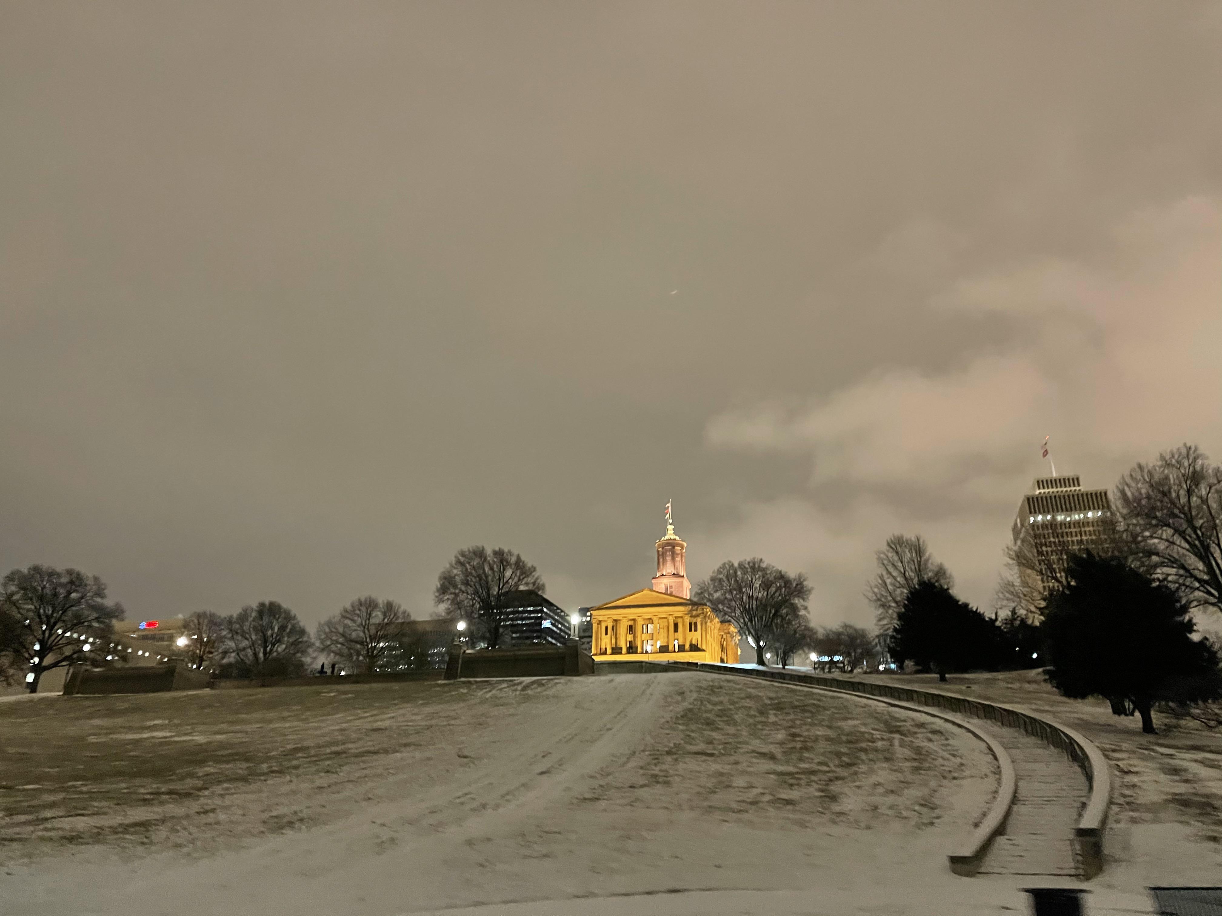 The Capitol yesterday evening in the snow. r/nashville