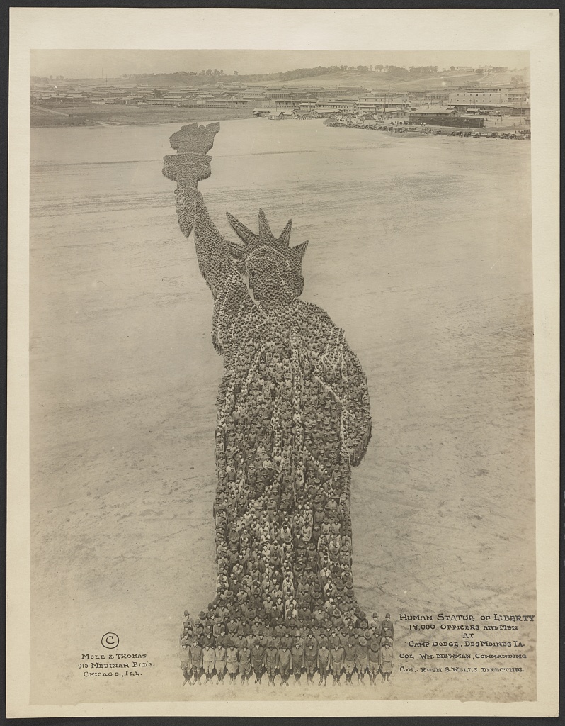 The photograph of a “human Statue of Liberty,” formed by 18,000 posed