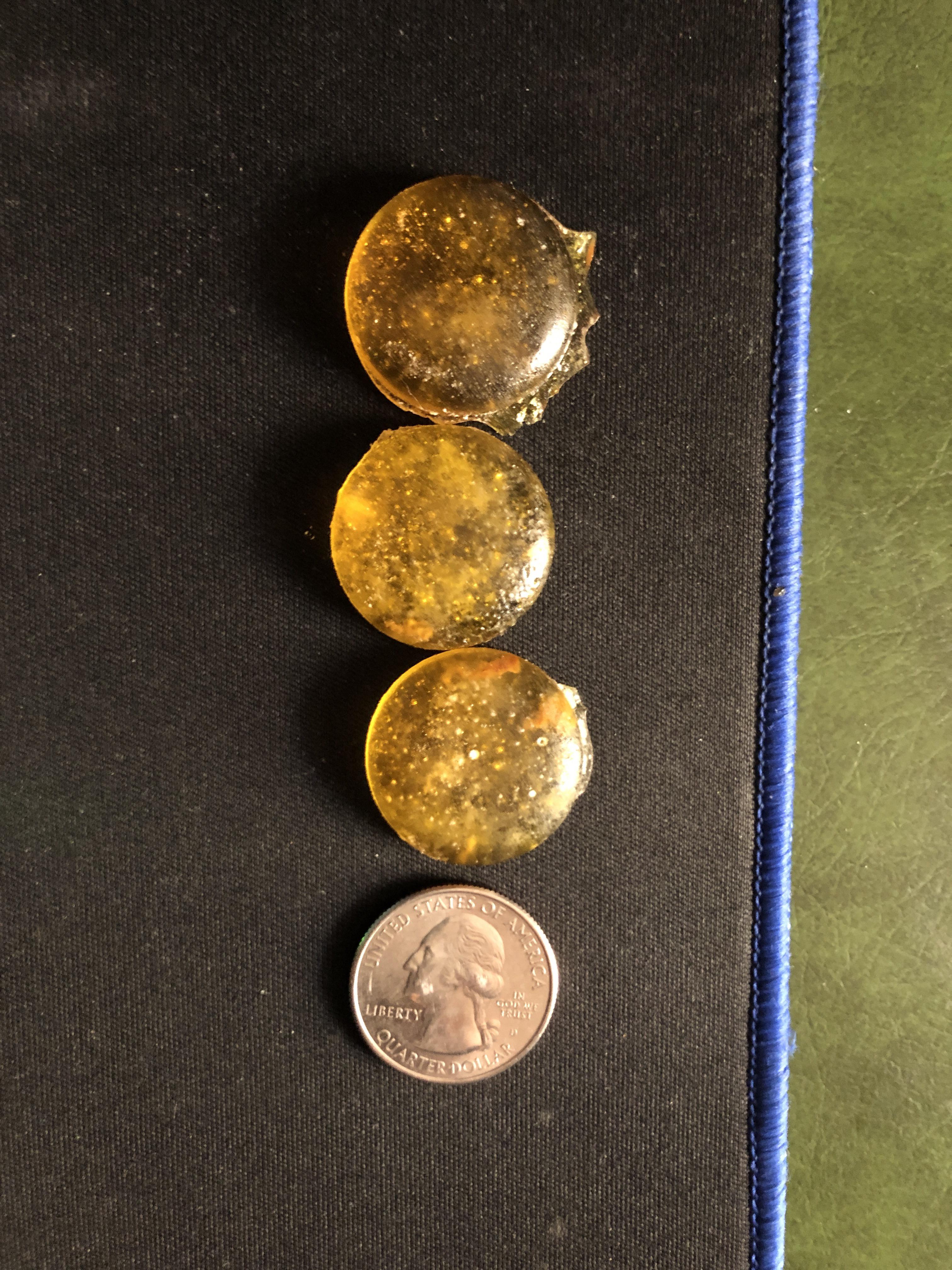 Pineapple flavored hard candy made with ethanol extracted chem de la