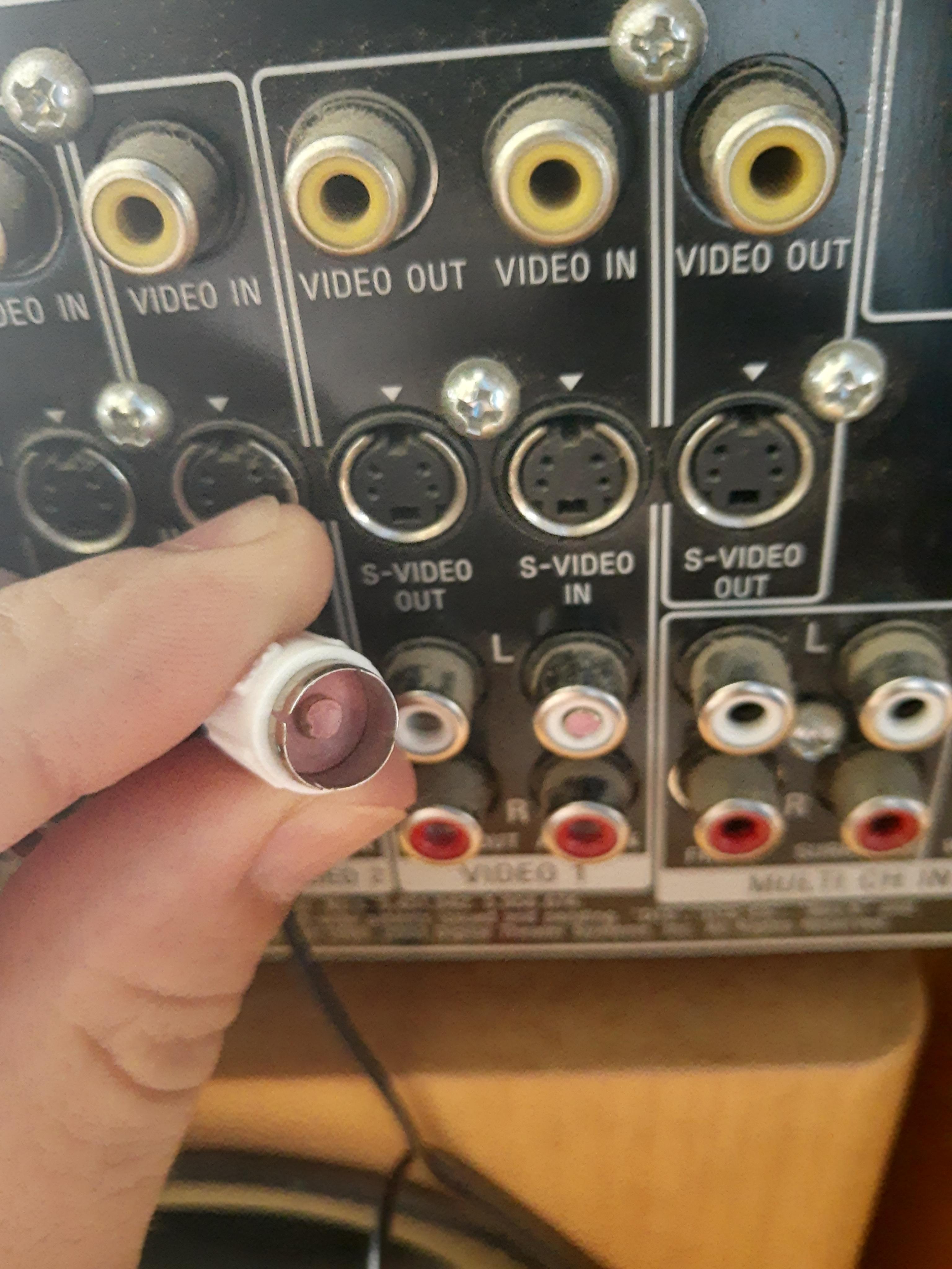 The pin for my HiFi broke off inside the input r/Wellthatsucks