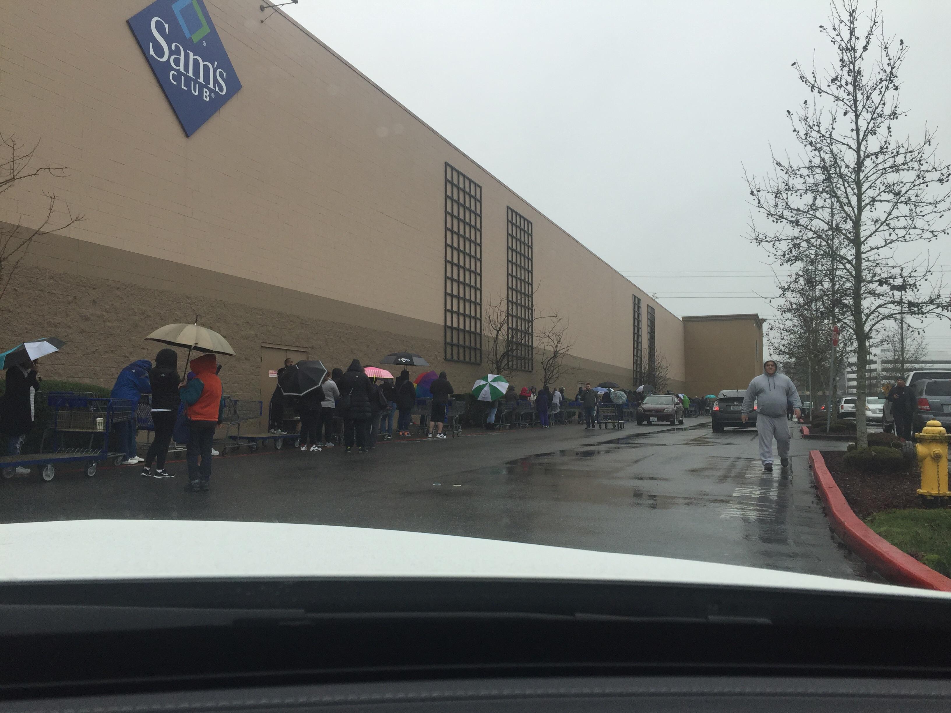 Sam’s club closing 25 off line at 1032am r/Seattle