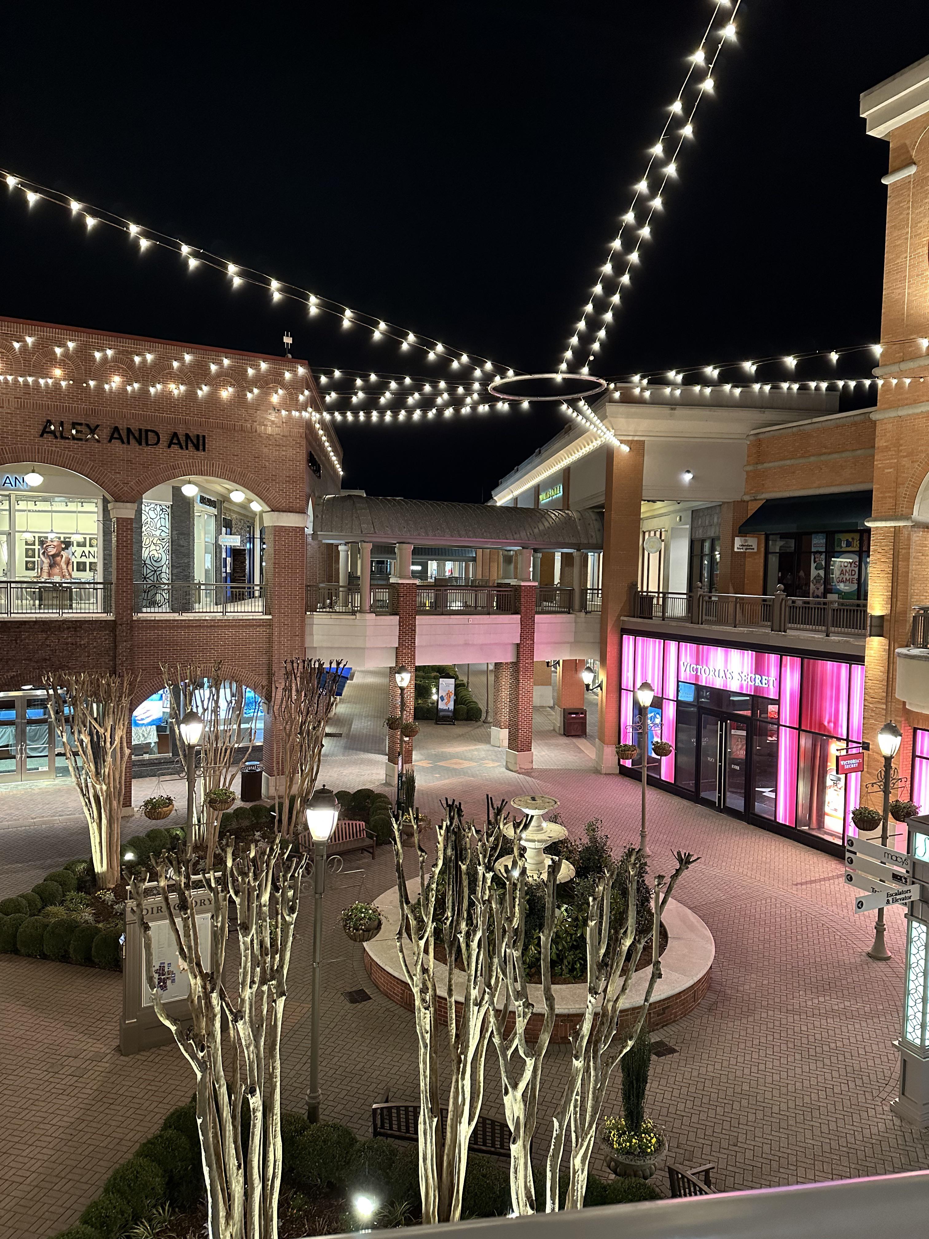 Short Pump Mall last night right before close. r/rva