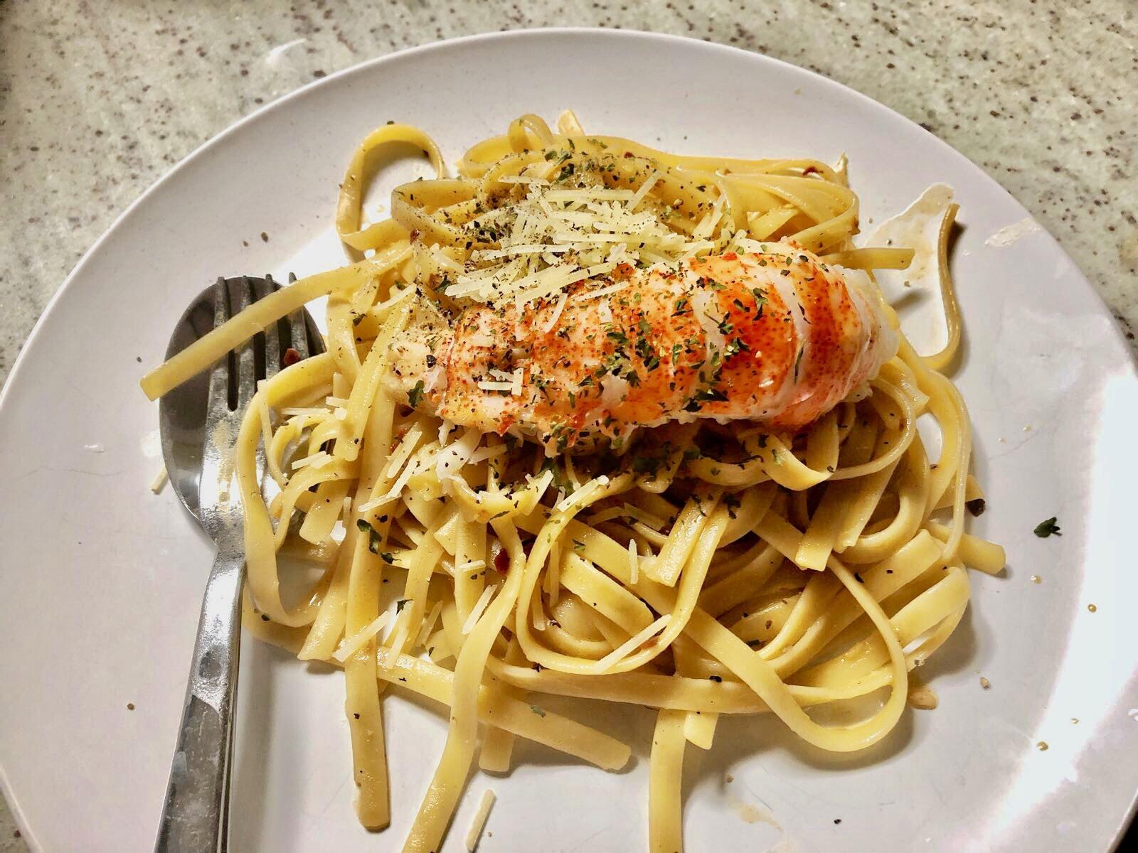[Homemade] White wine pasta with lobster tail r/food