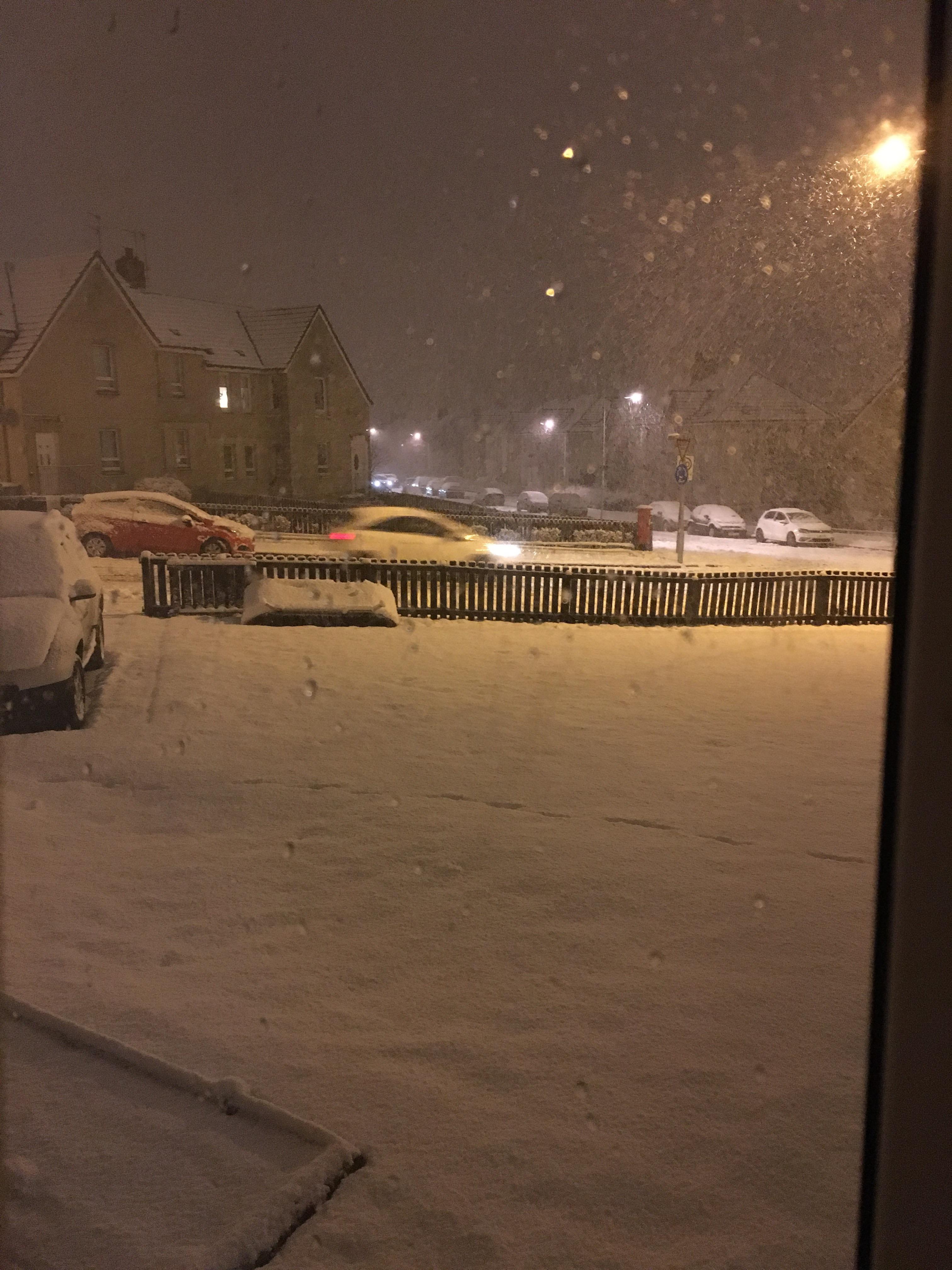 Snow in Glasgow just now r/glasgow