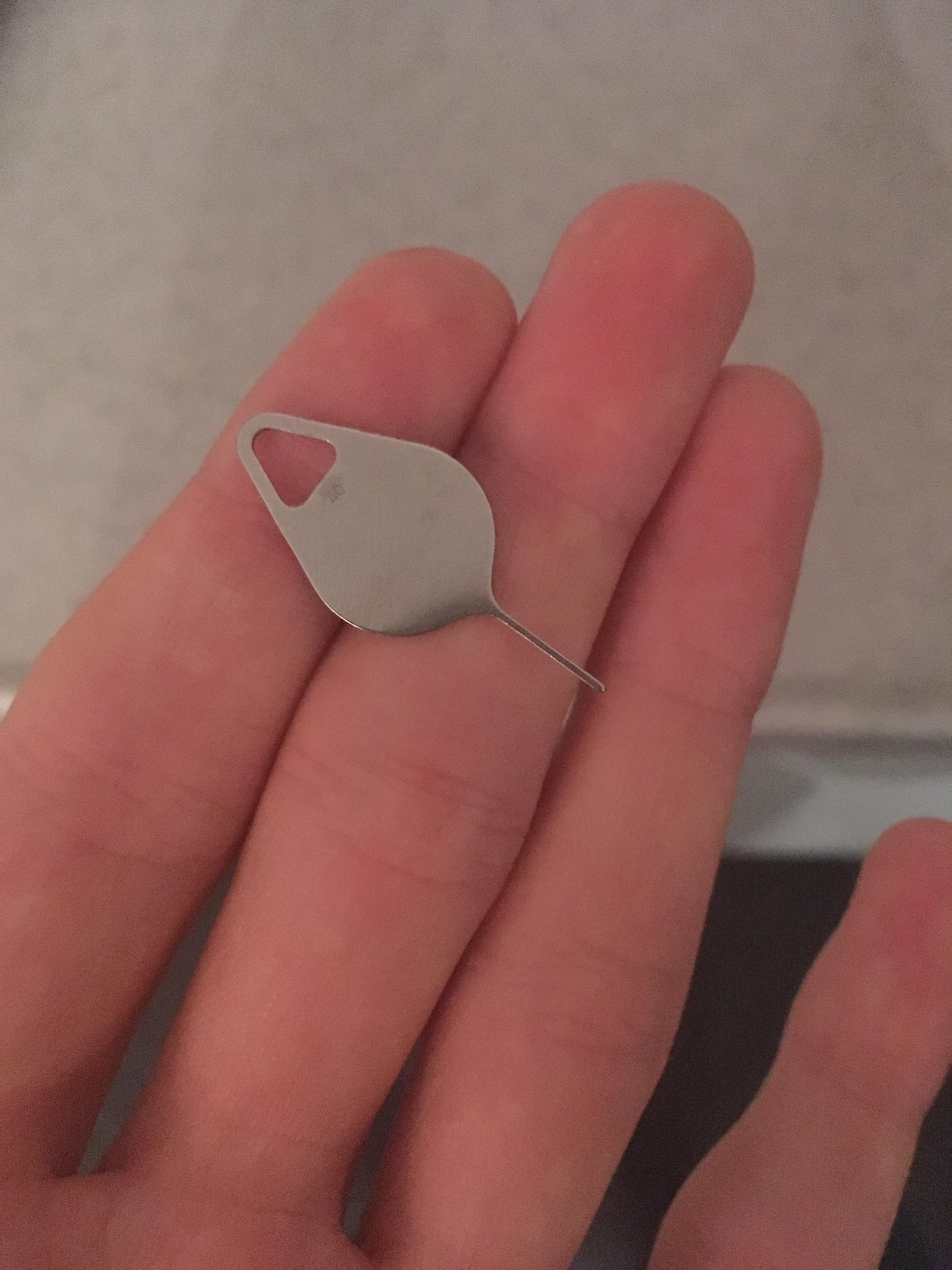 Found this stuck to the fridge on a No markings anywhere. Note