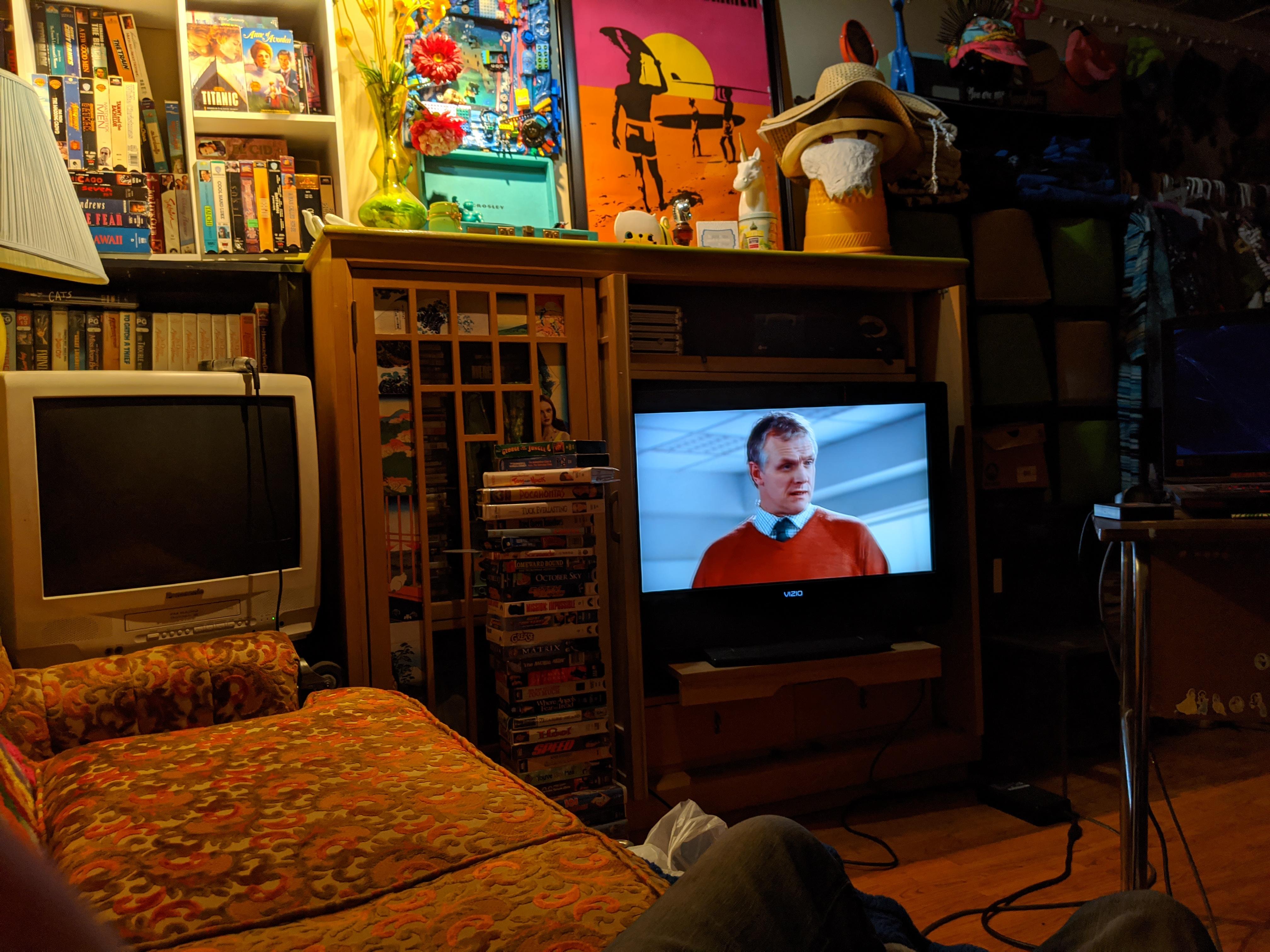 A cozy little movie nook r/CozyPlaces