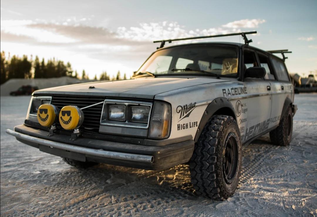 Lifted Offroad Volvo 240 : r/Battlecars
