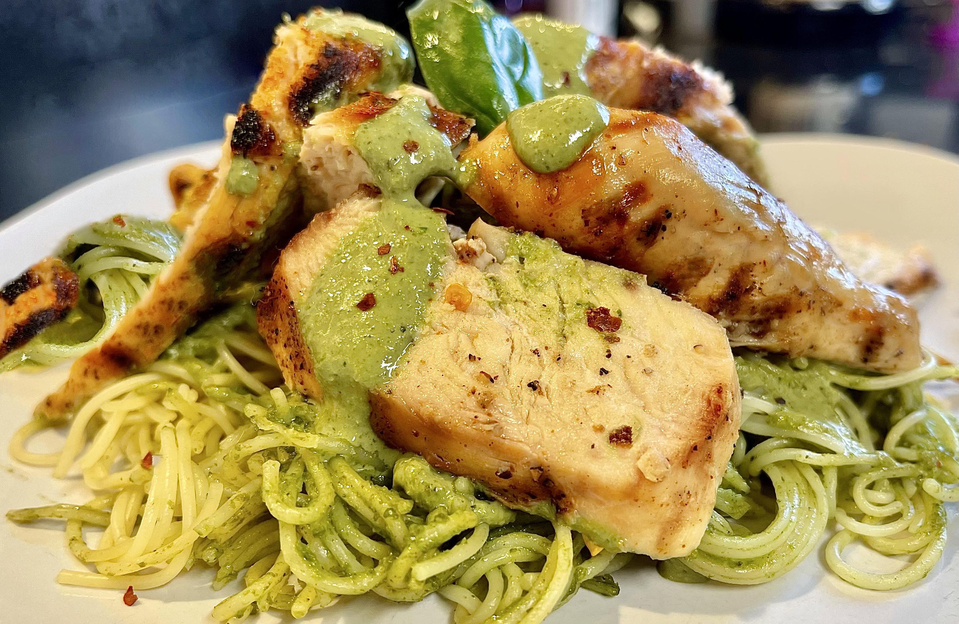 Creamy pesto pasta with chicken r/FoodPorn