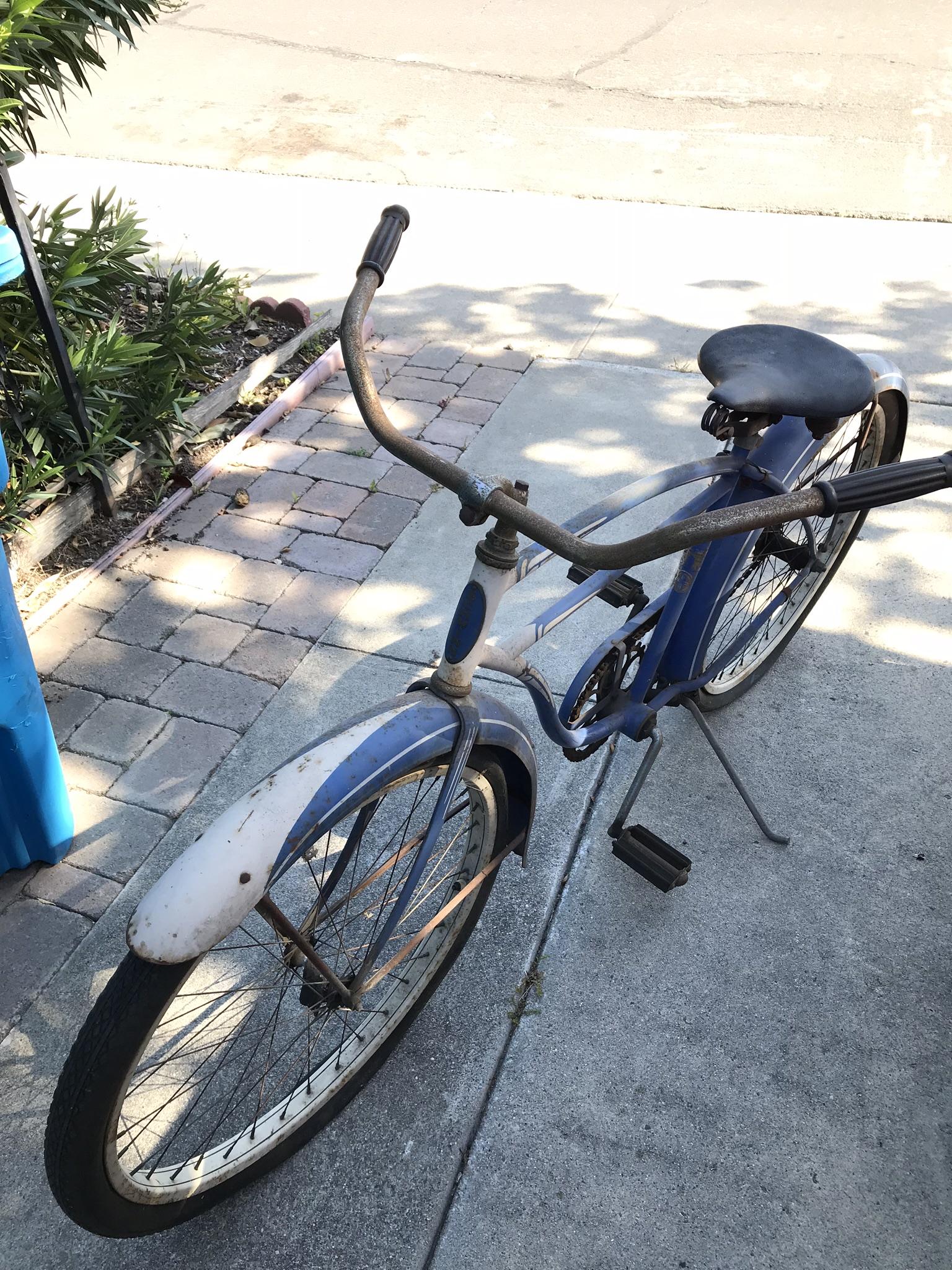 Help identifying Im trying to ID a bike I received from family. schwinn