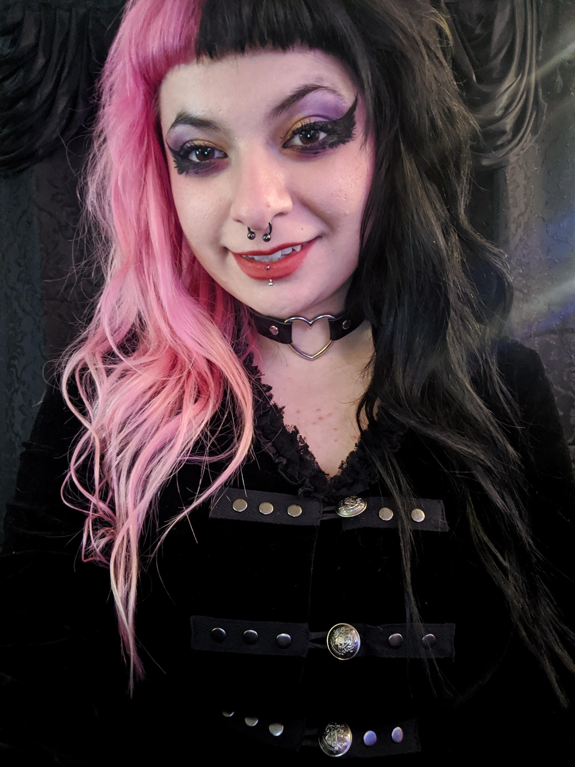 Goth Girl gets her hair done r/GothGirls