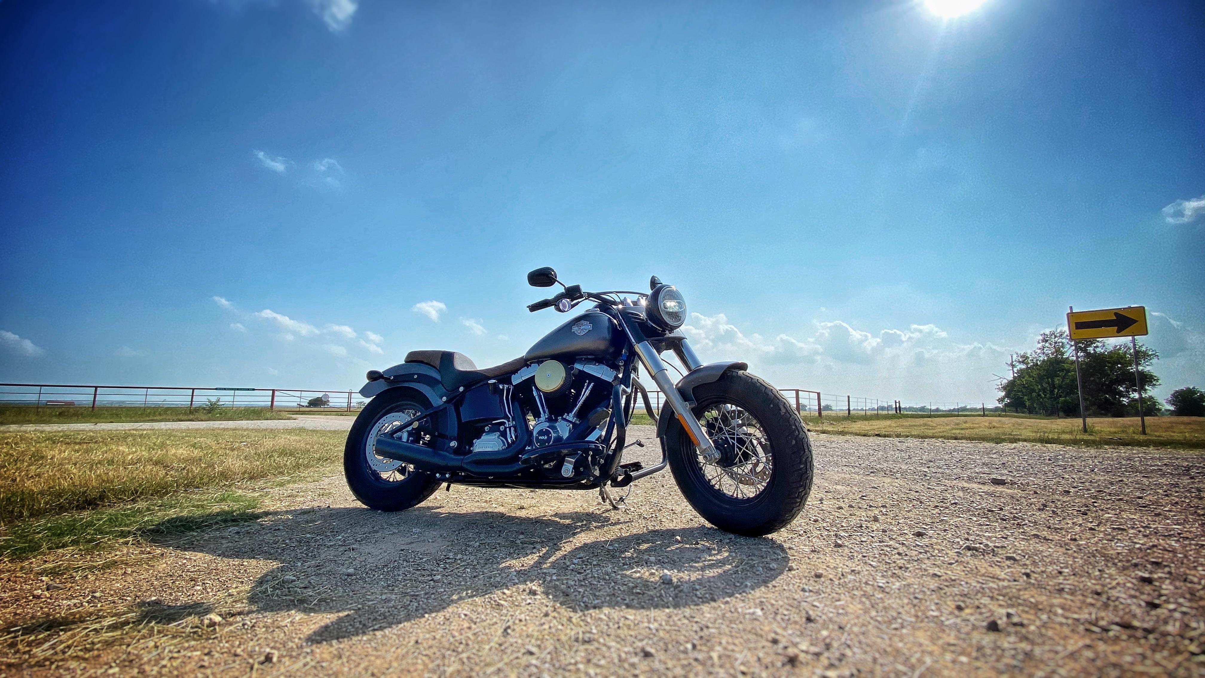 Wide open spaces, wide open throttle! (15’ FLS Softail Slim) r/Harley