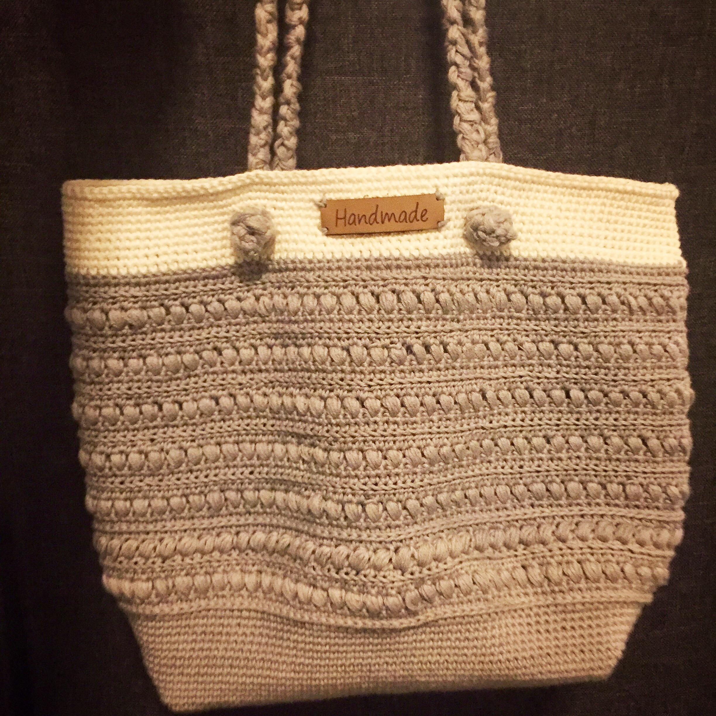 I made a (mini)Maliashoulder bag to see how the pattern works out and