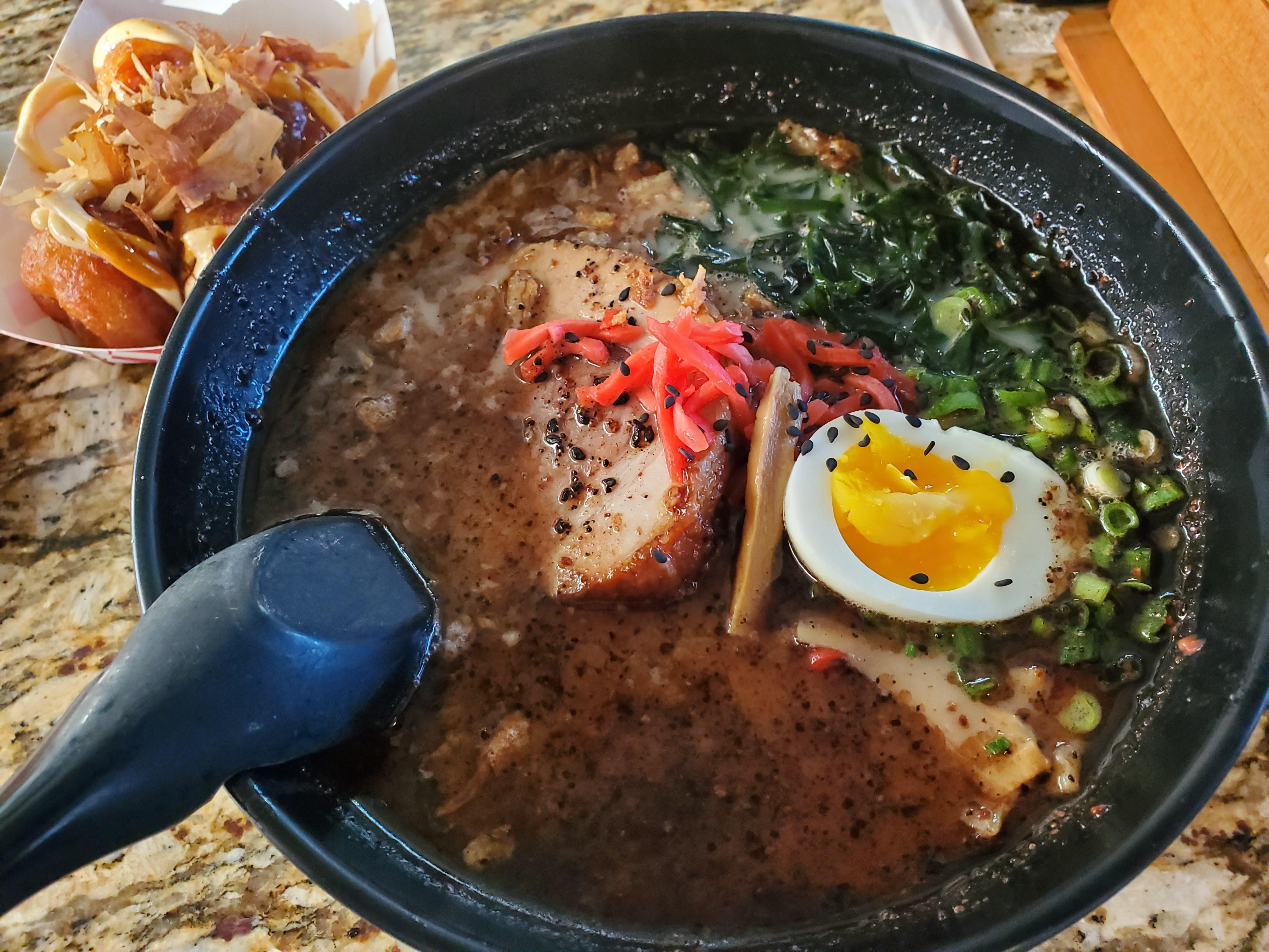 Black Roasted Garlic Tonkotsu Ramen from Raijin Ramen, Tucson, AZ r/ramen