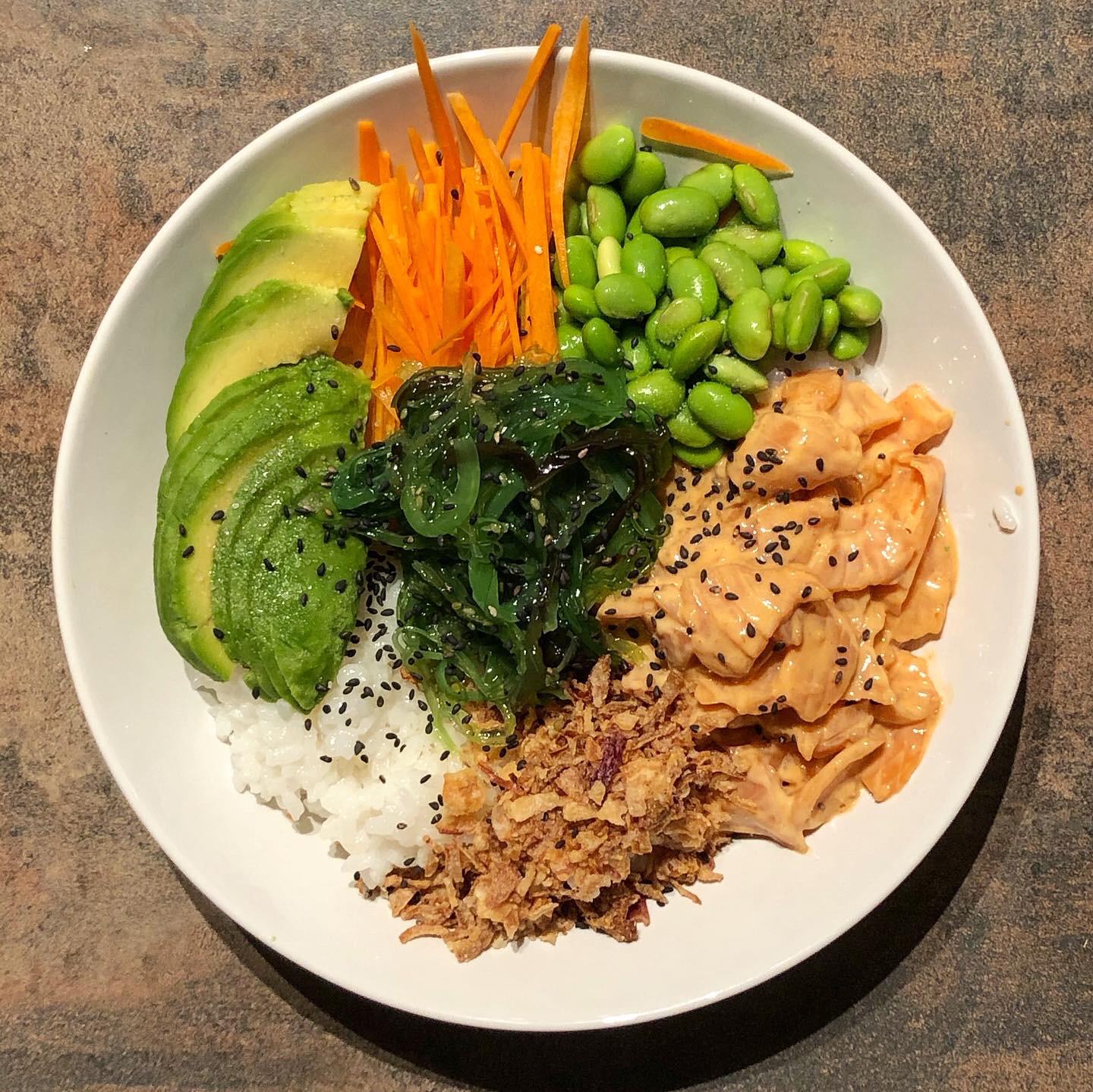 [Homemade] Spicy Mayo Salmon Poke Bowl r/food