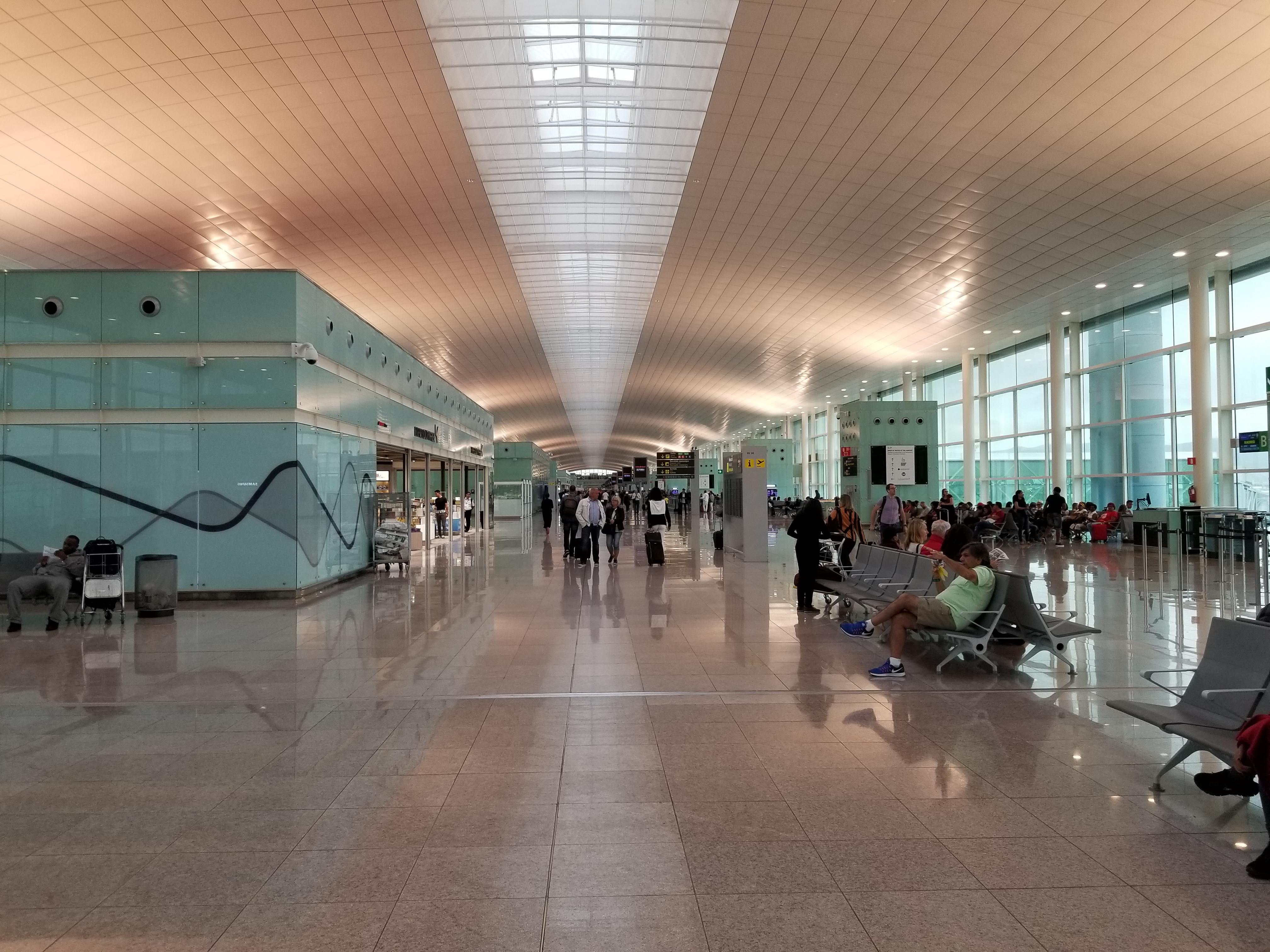 Barcelona Airport r/AccidentalWesAnderson