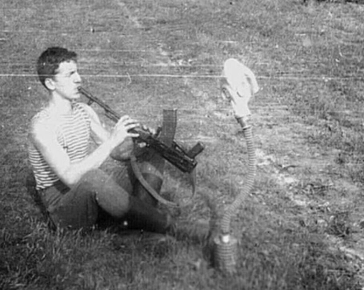 Candidate for the Darwin Awards? r/Cursedgunimages