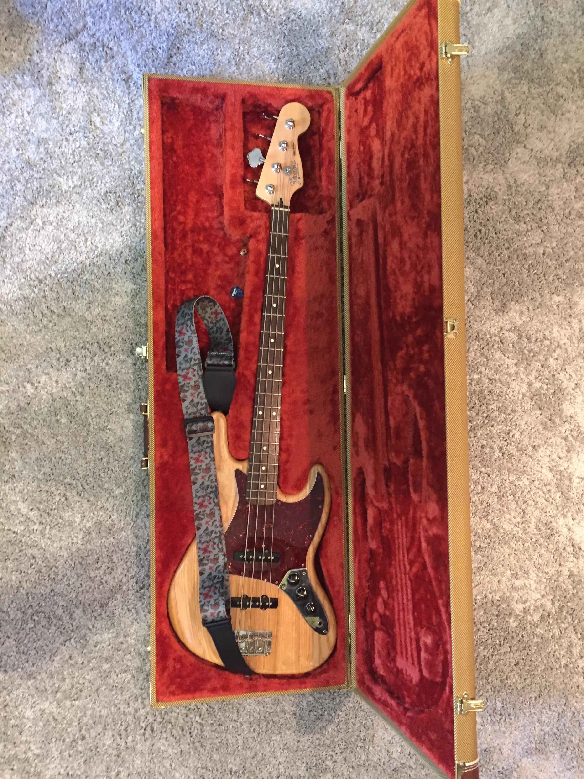 My first bass! MIM Fender Jazz Bass (and a few questions) r/BassGuitar