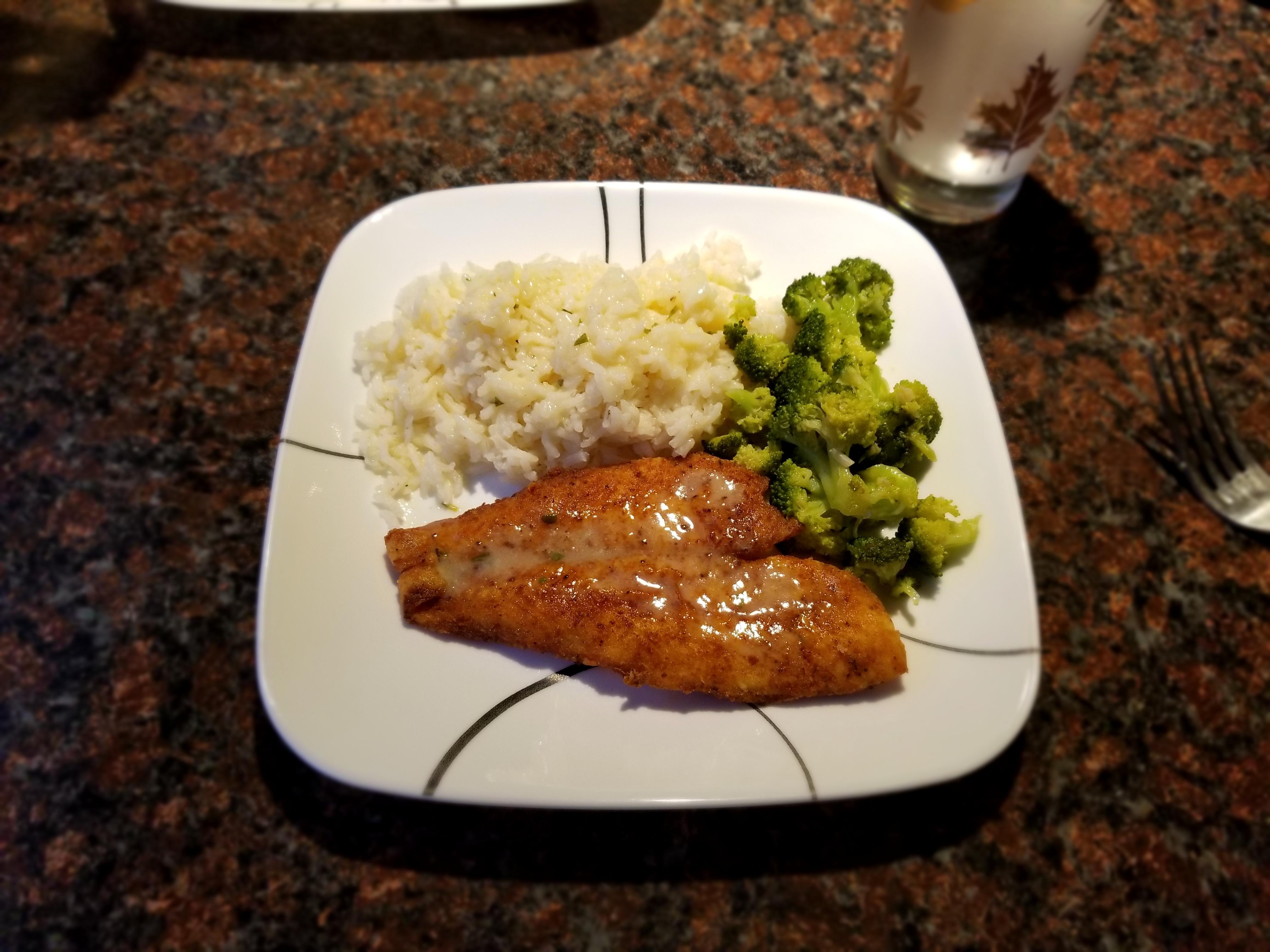 [Homemade] Fried flounder, rice, sauteed broccoli, and a lemon butter
