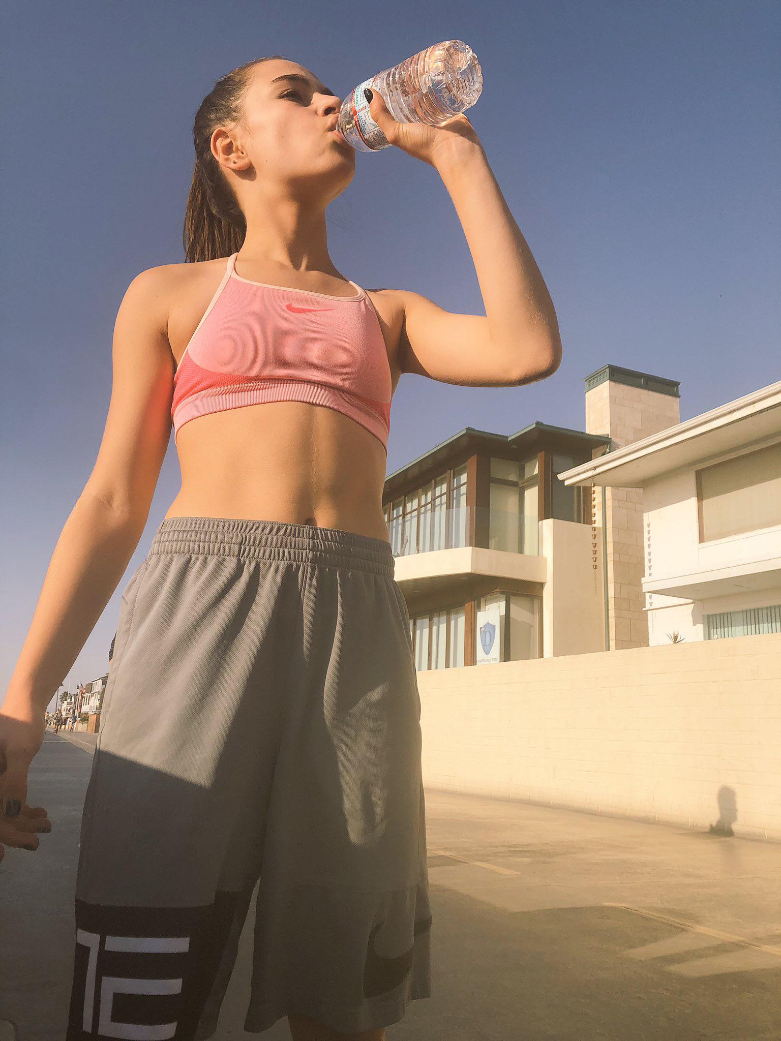 Sky Katz r/CelebrityBelly