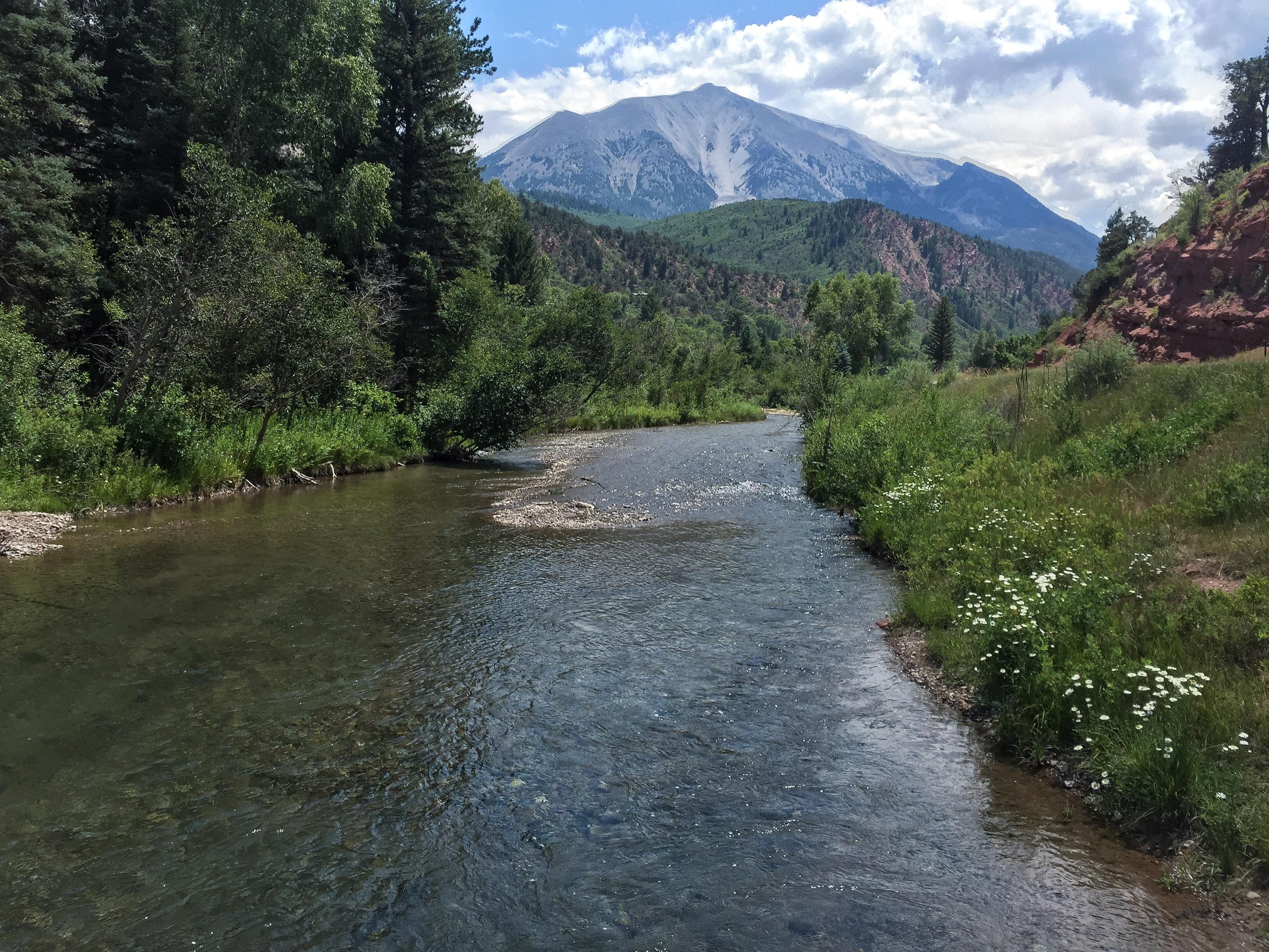 Carbondale, CO facing the "back side" of Snowmass [3264x2448] [OC] r