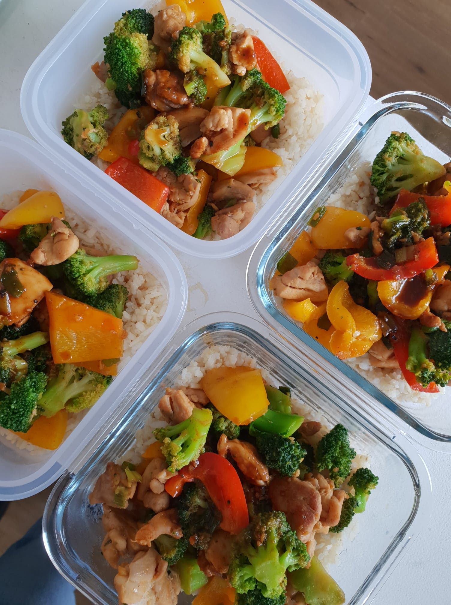 Spicy chicken, veggie & rice bowls (370cal per bowl) r/MealPrepSunday