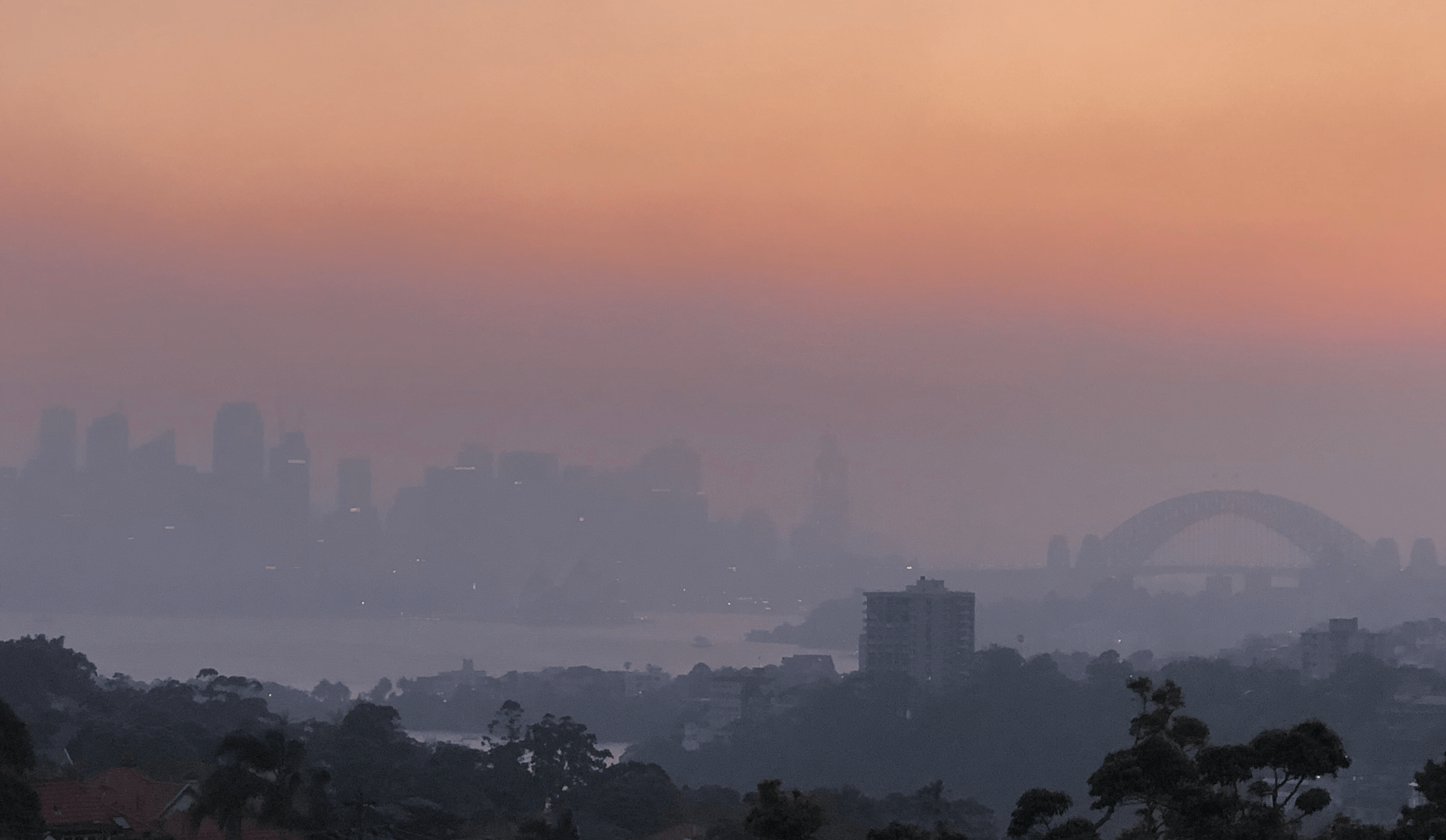 Sydney CBD covered in thick smoke from the current bushfires, many