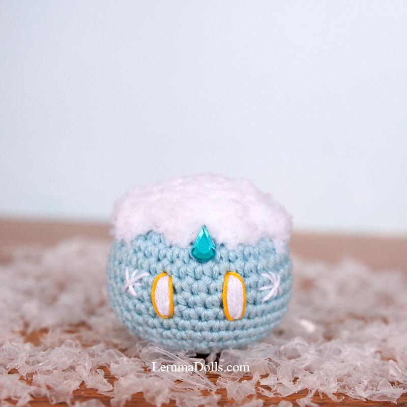 I crocheted a baby Cryo slime 💙 💎 Genshin_Impact