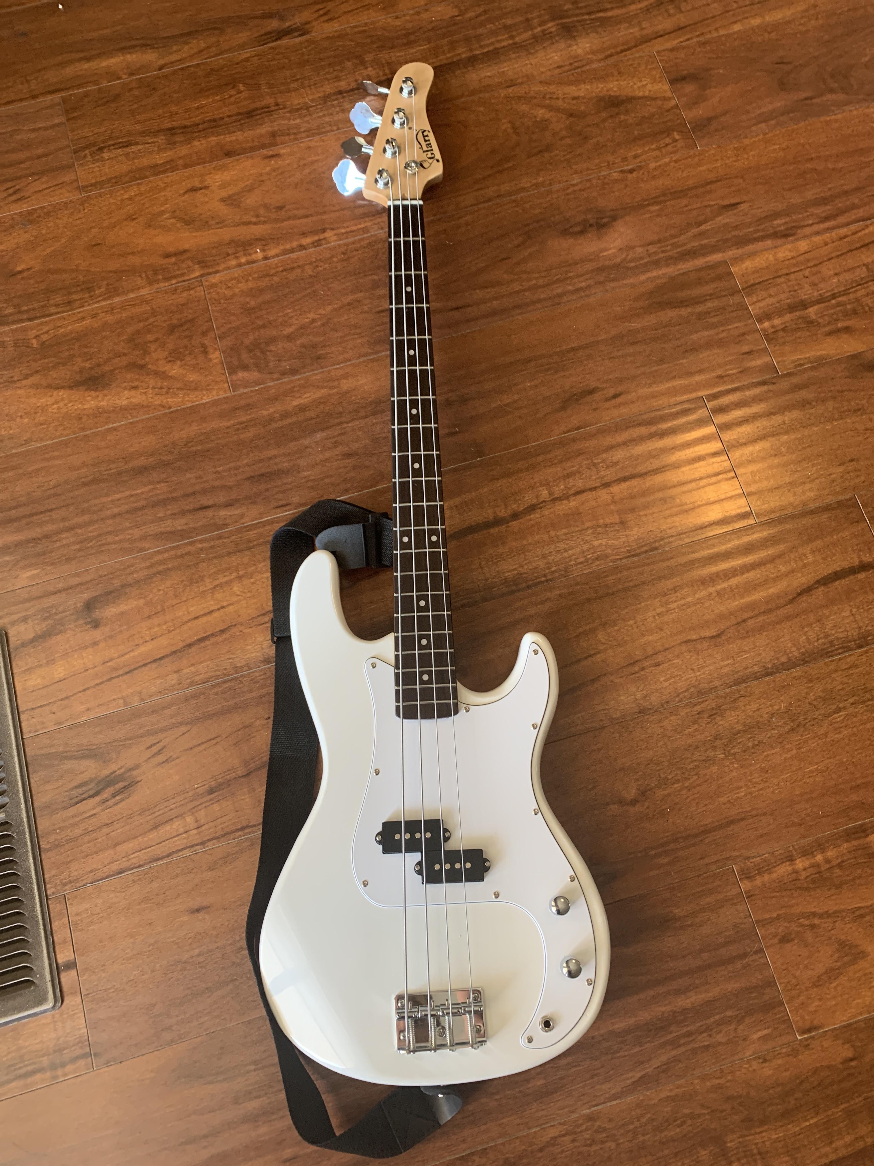 My first bass just came in yesterday r/BassGuitar