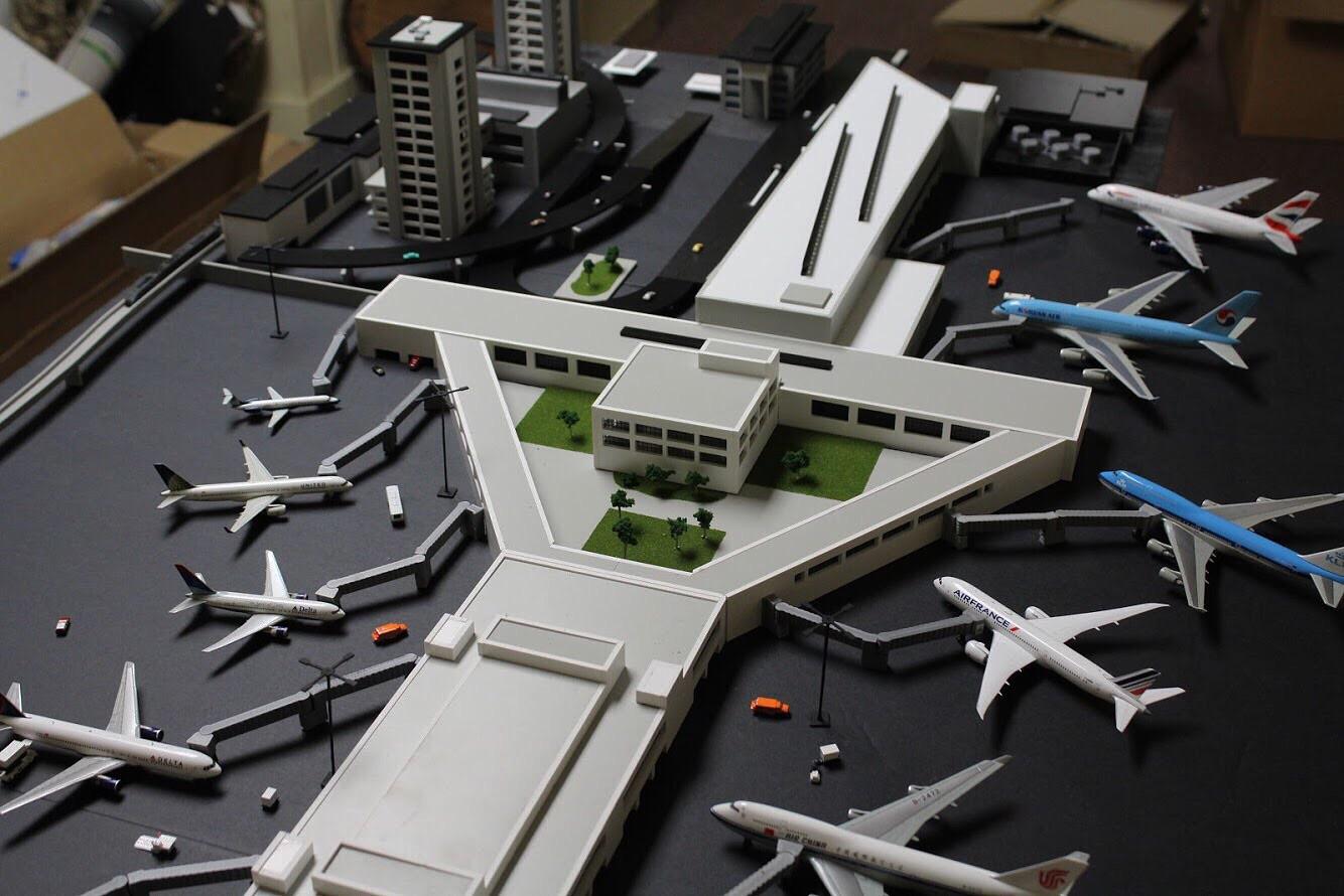 1/400 scale model of an airport I built 👌 Scalemodel