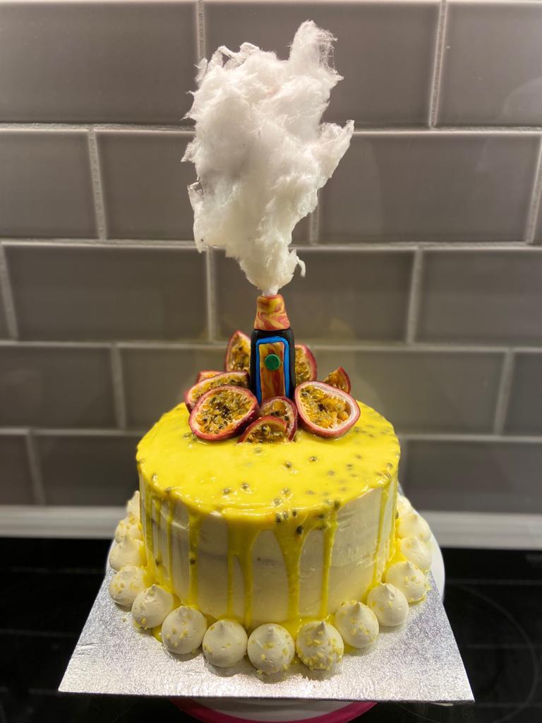 My partner made me a vape birthday cake! Happy birthday to me 😁 r/Vaping