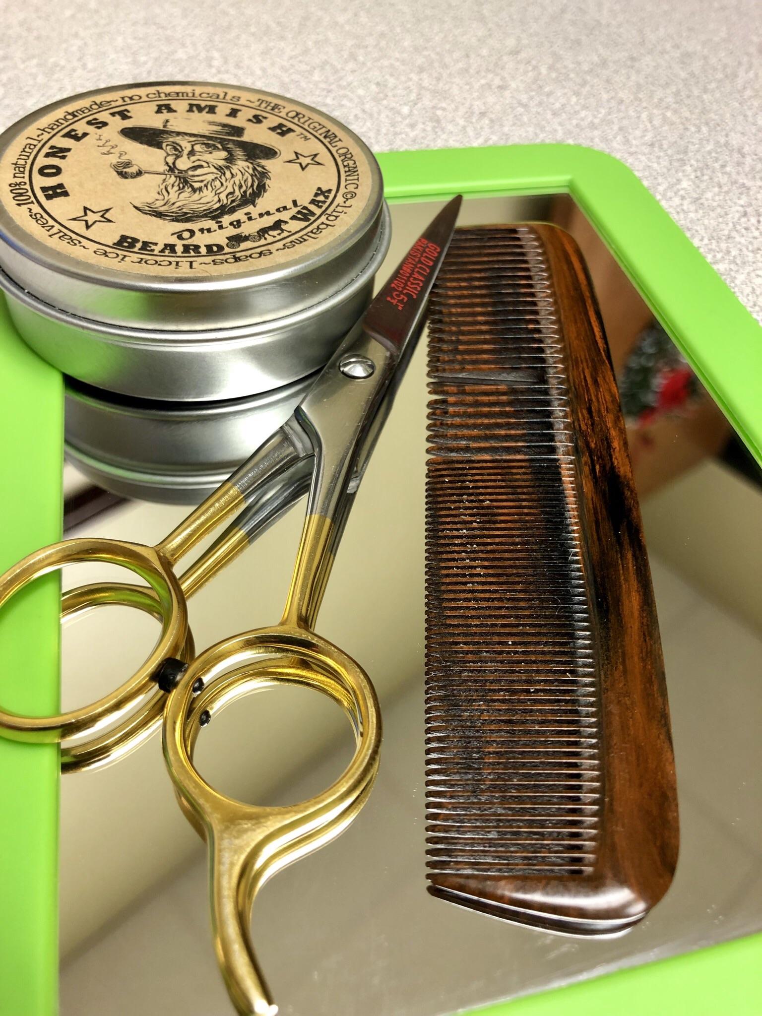 Am I the only guy that keeps beard grooming tools at work? r/beards