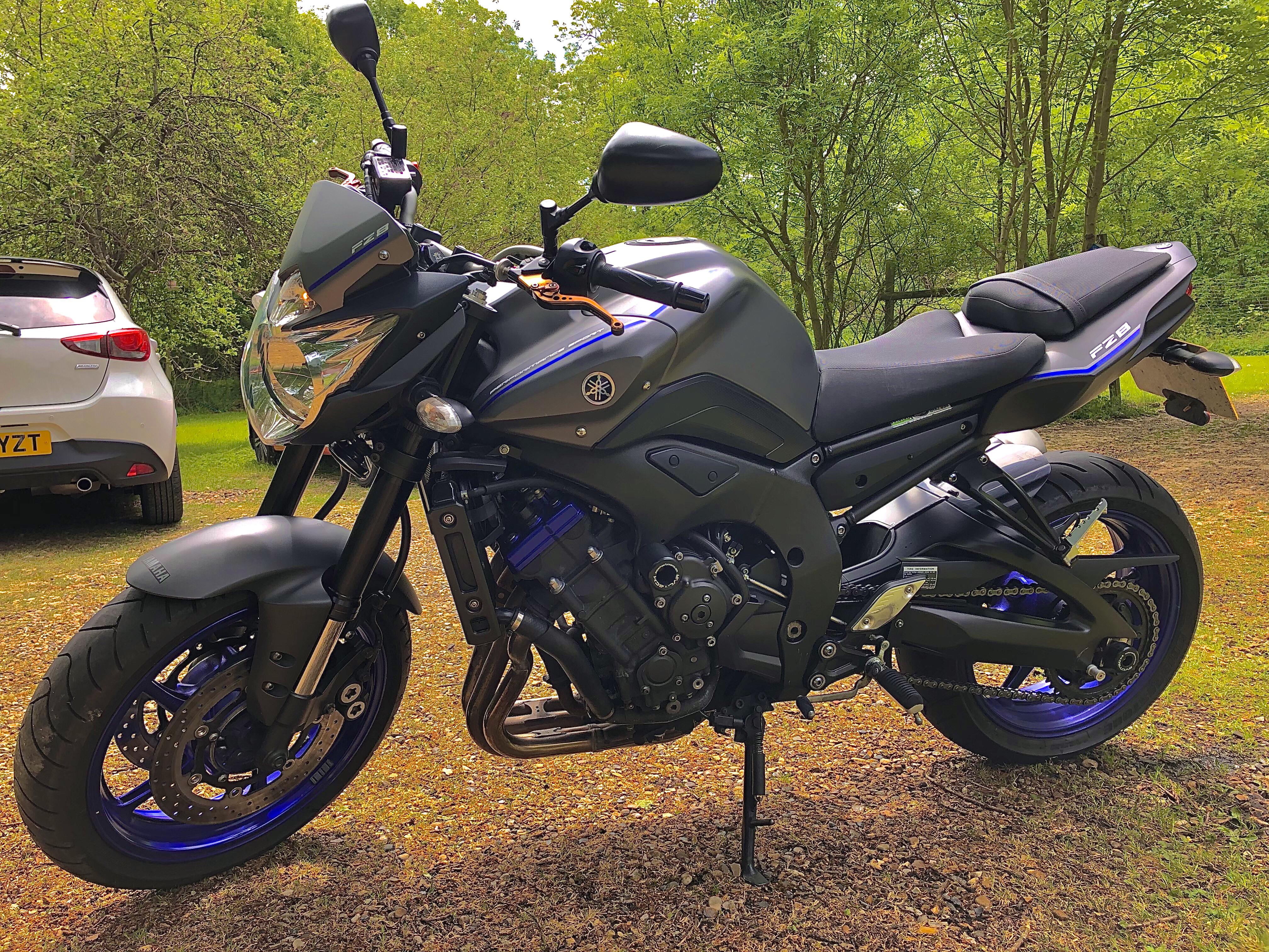 2013 ‘RaceBlu’ Yamaha FZ8 bikesgonewild