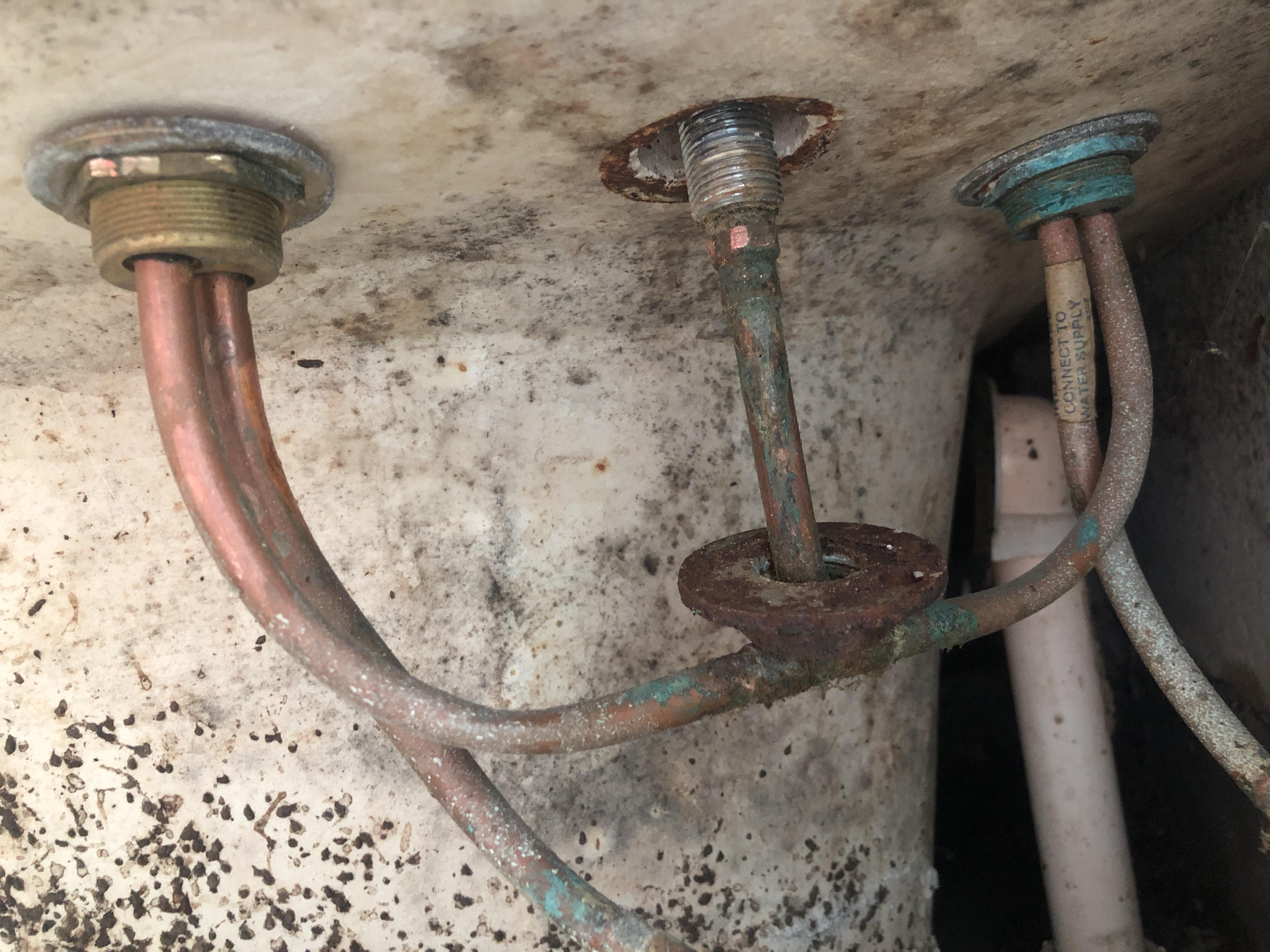 Does anyone know how to remove the center spout piece under this Roman