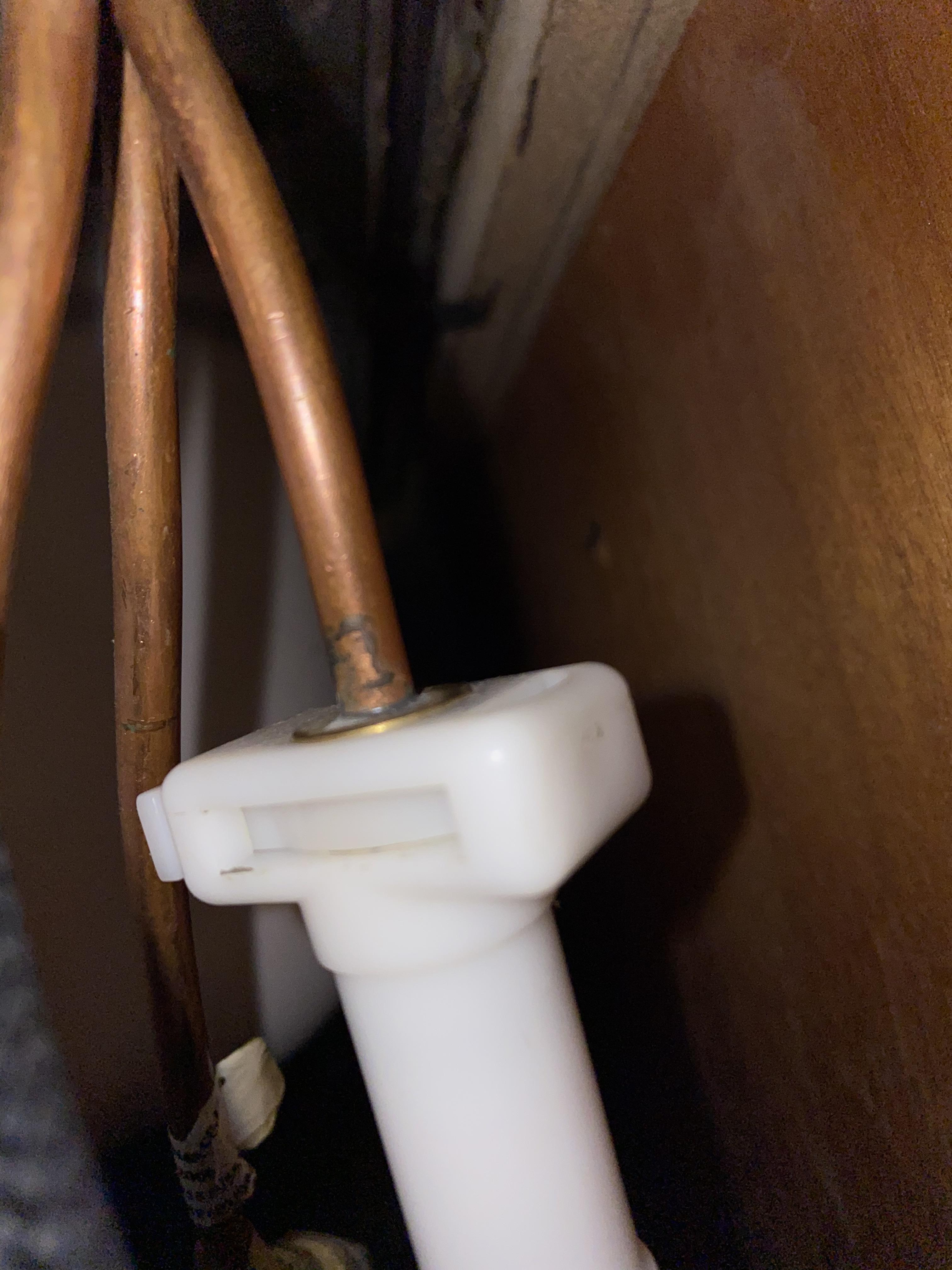 Help disconnecting kitchen sink faucet hose r/Plumbing