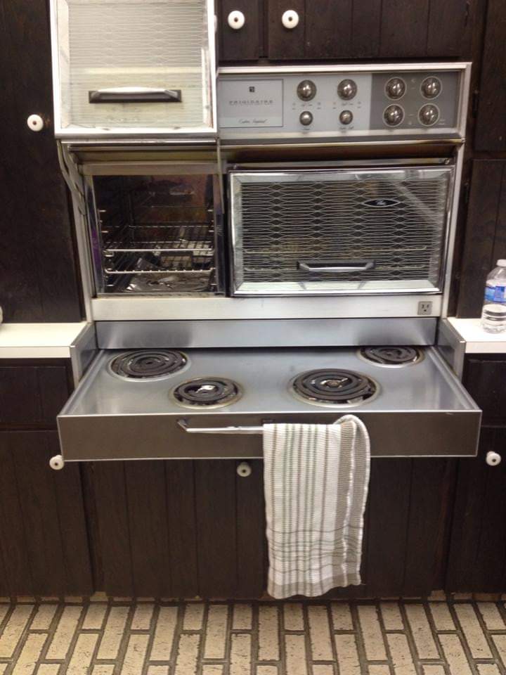 My parents 60s oven. Nothing like pulling that stove out from the wall