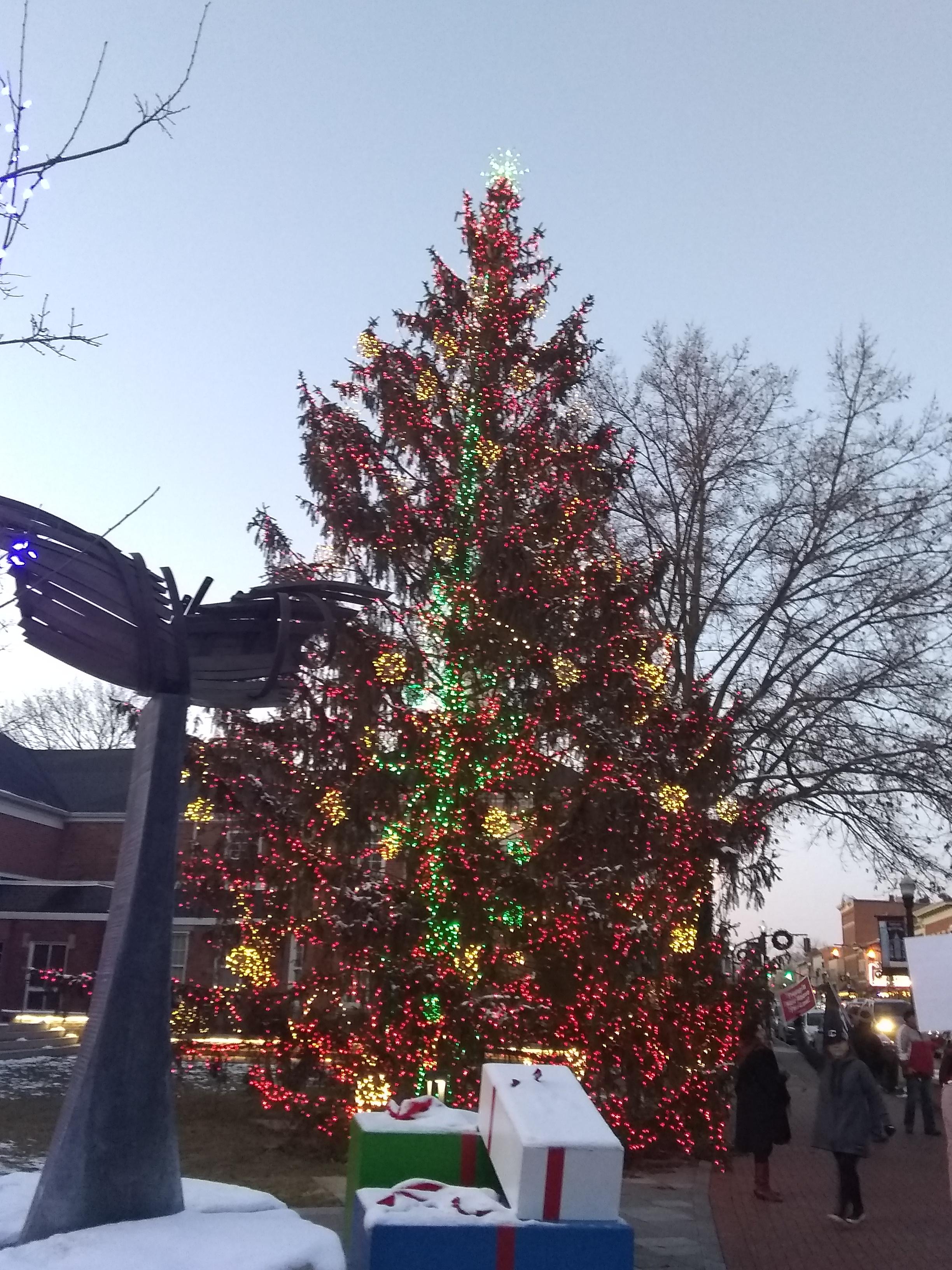 Christmas tree in westerville ohio r/Historic_Columbus