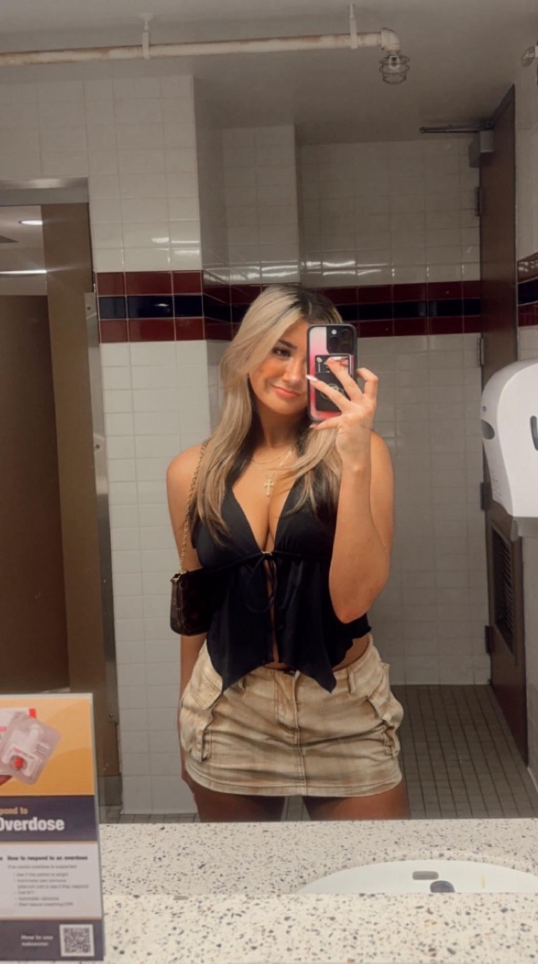 179 best wildpartygirls images on Pholder | No panties at the club