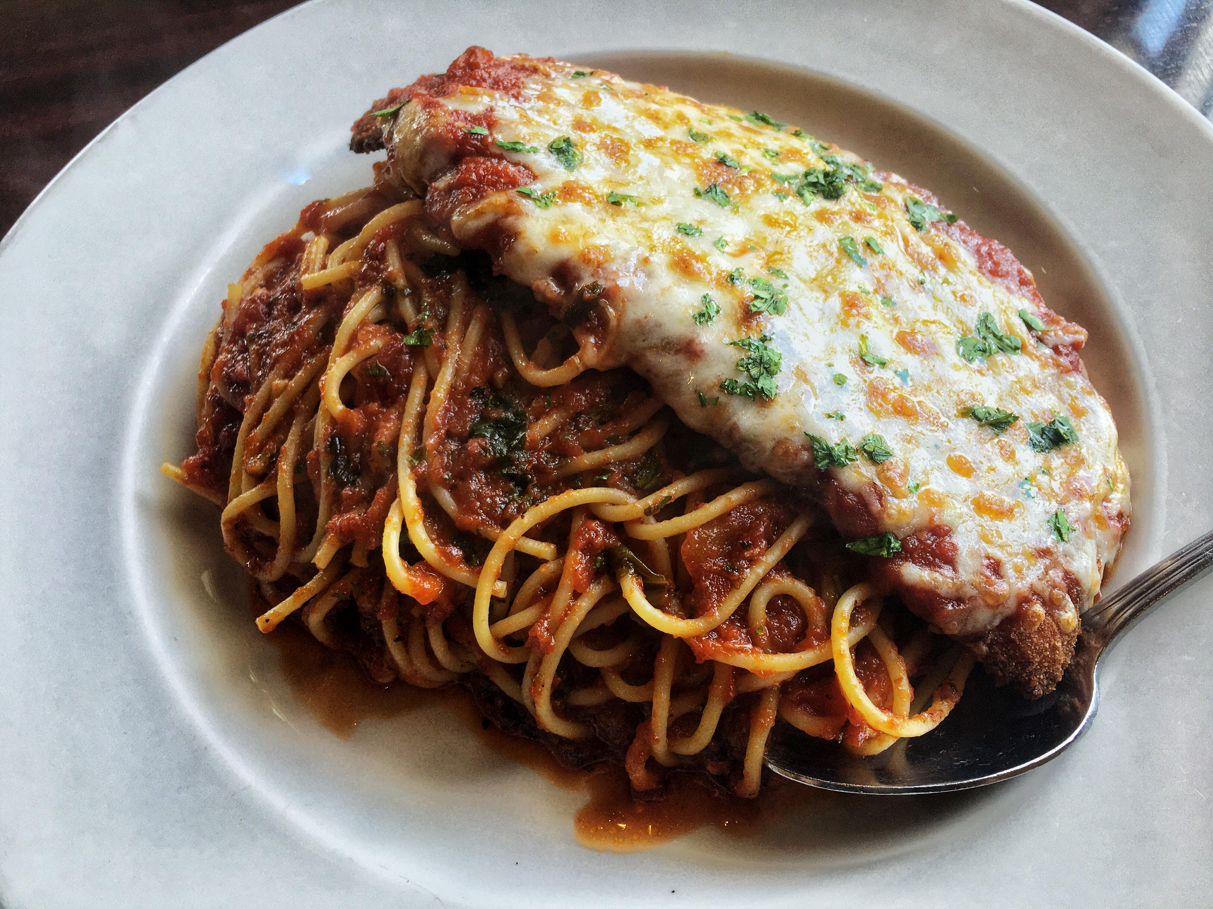 Had a chicken parm at an Italian restaurant. r/FoodPorn