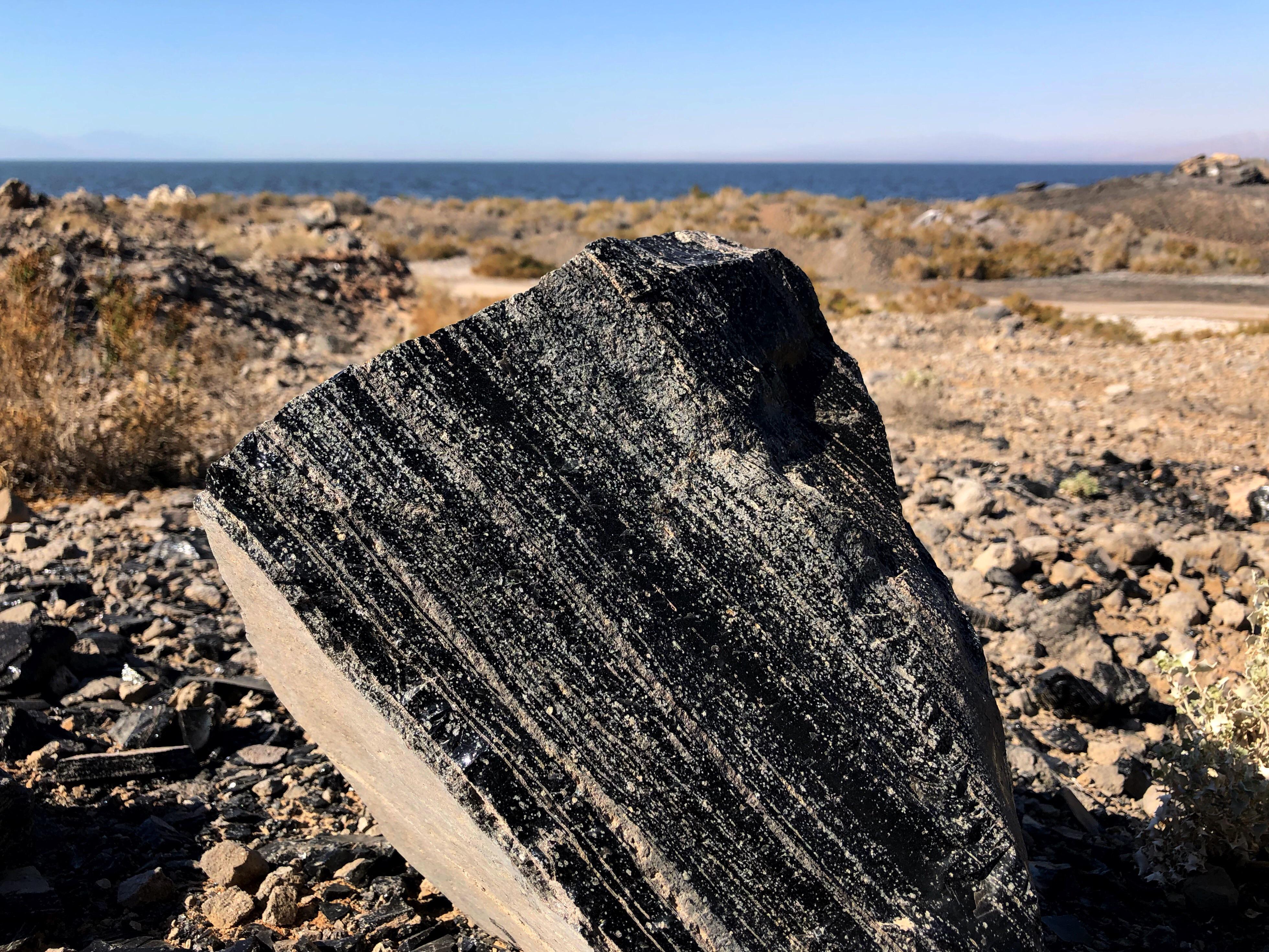 Obsidian on the shore of the Salton Sea r/sandiego