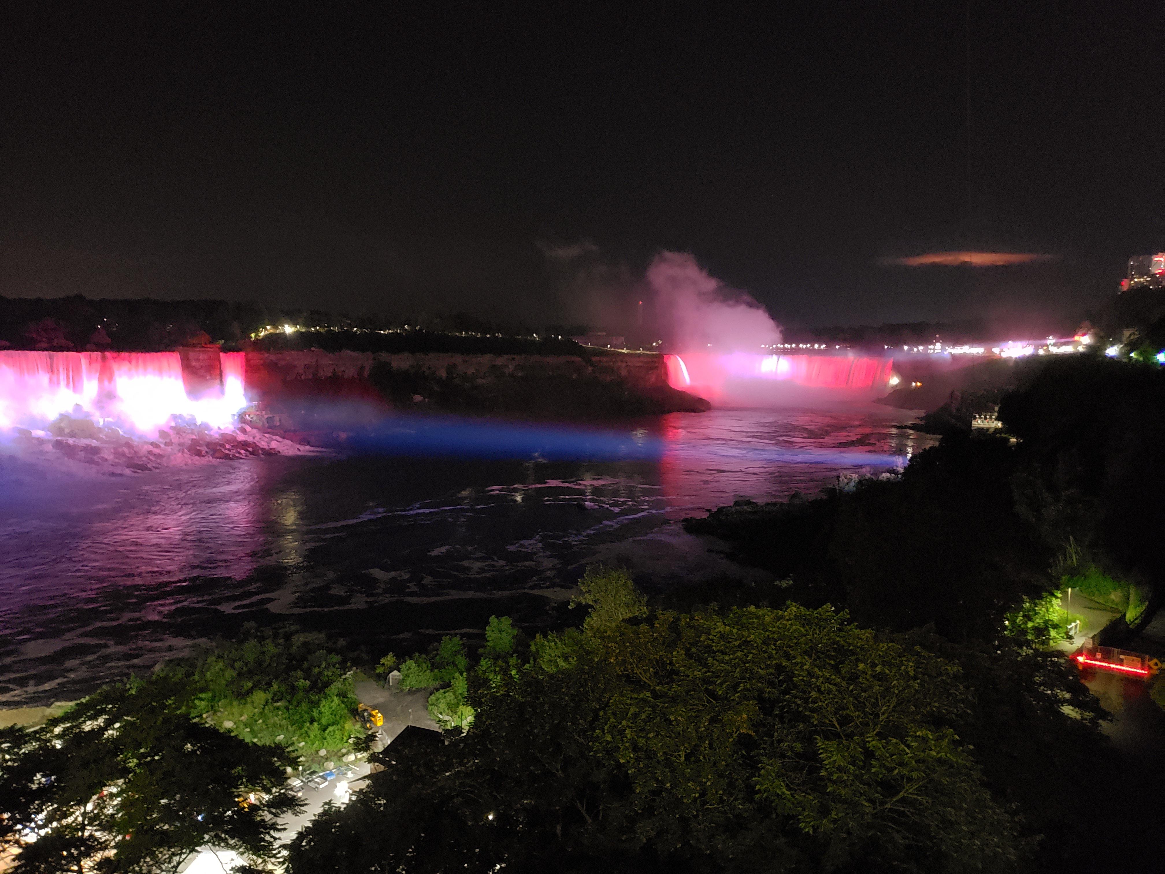 Niagara Falls at night, lightning in the sky. 4032x3024 [OC] r/waterporn