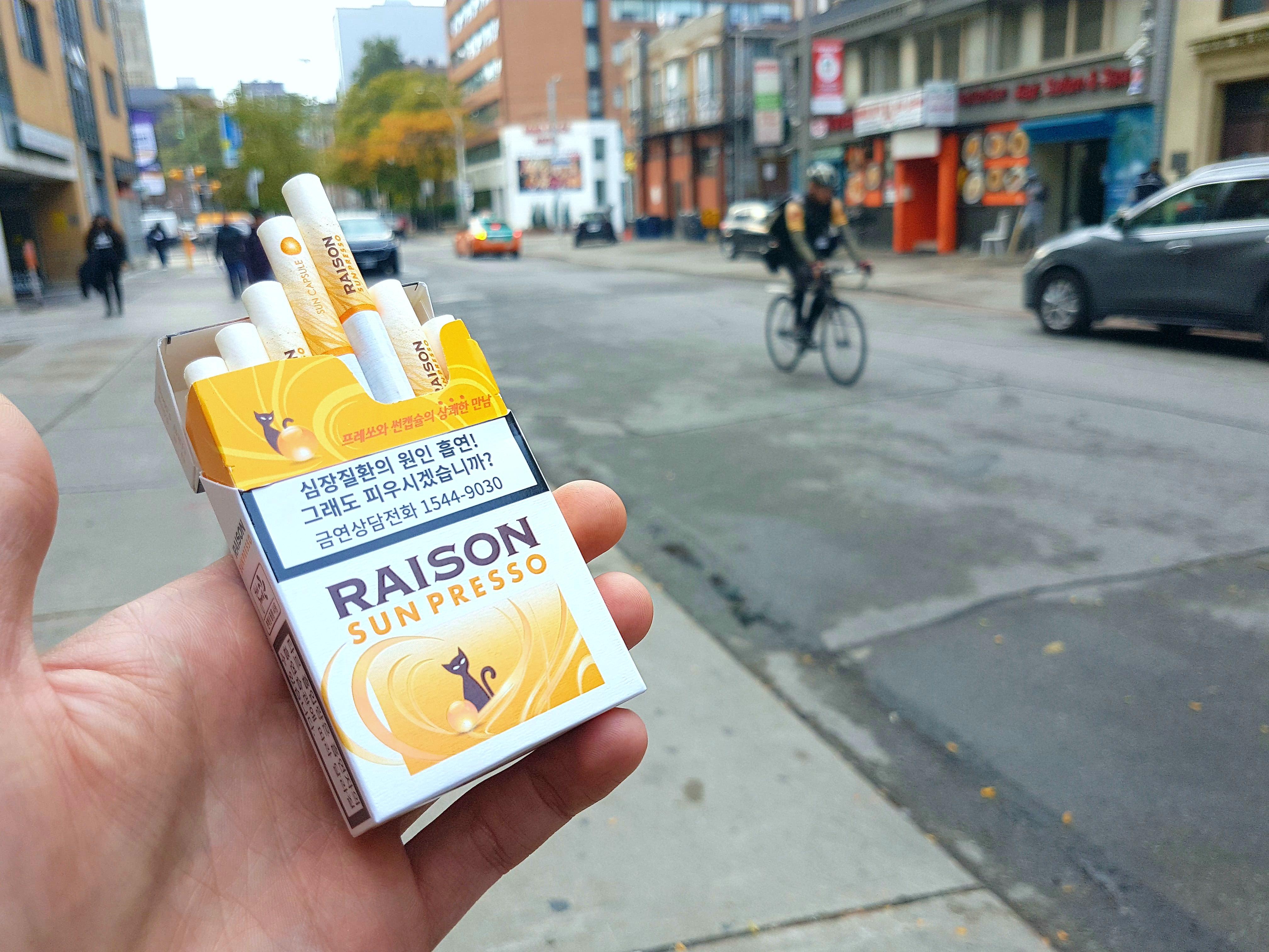 About to smoke my first of these orange flavored cigarettes. [Raison