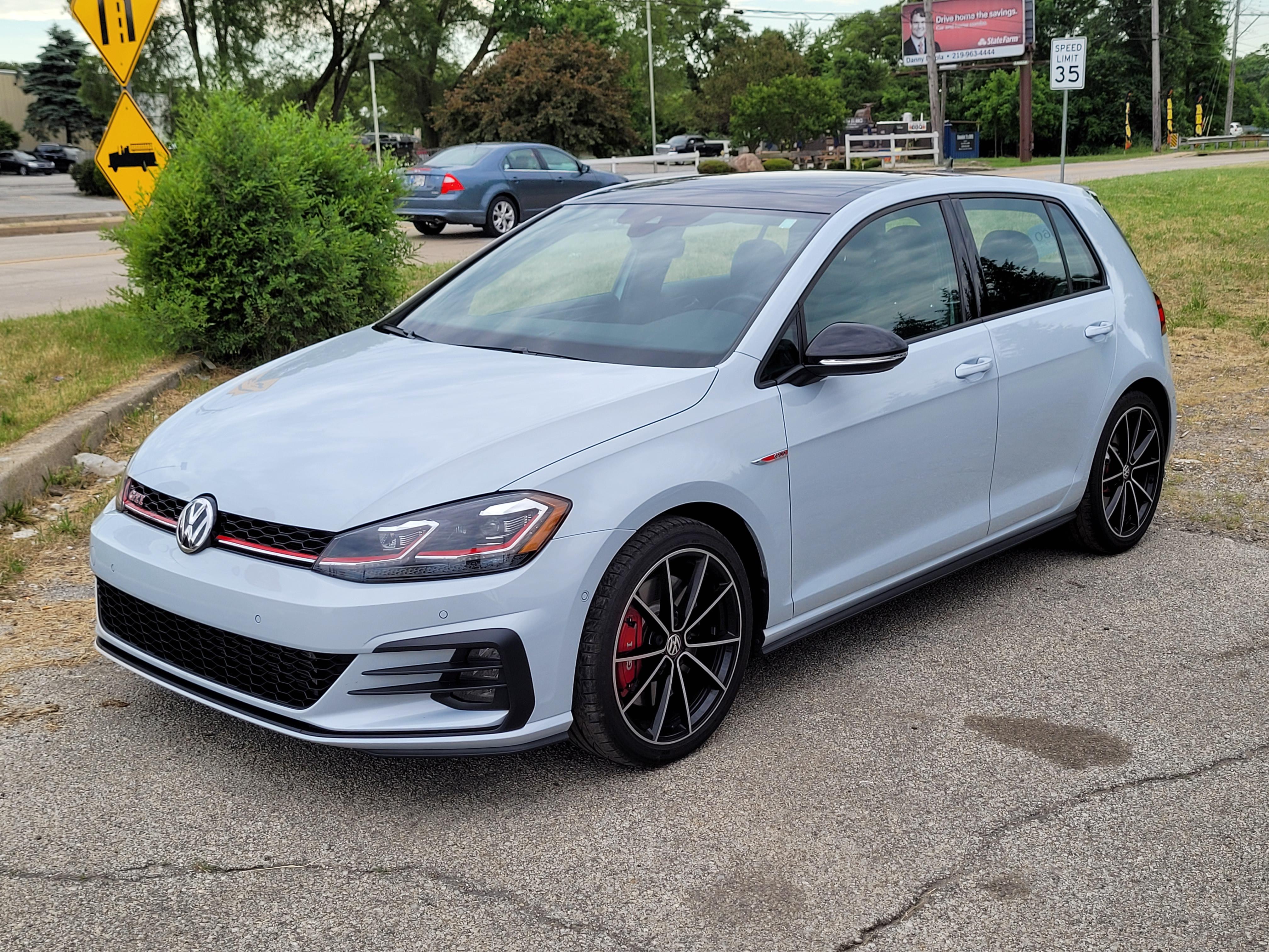 White Silver Metallic has some awesome color change r/GolfGTI