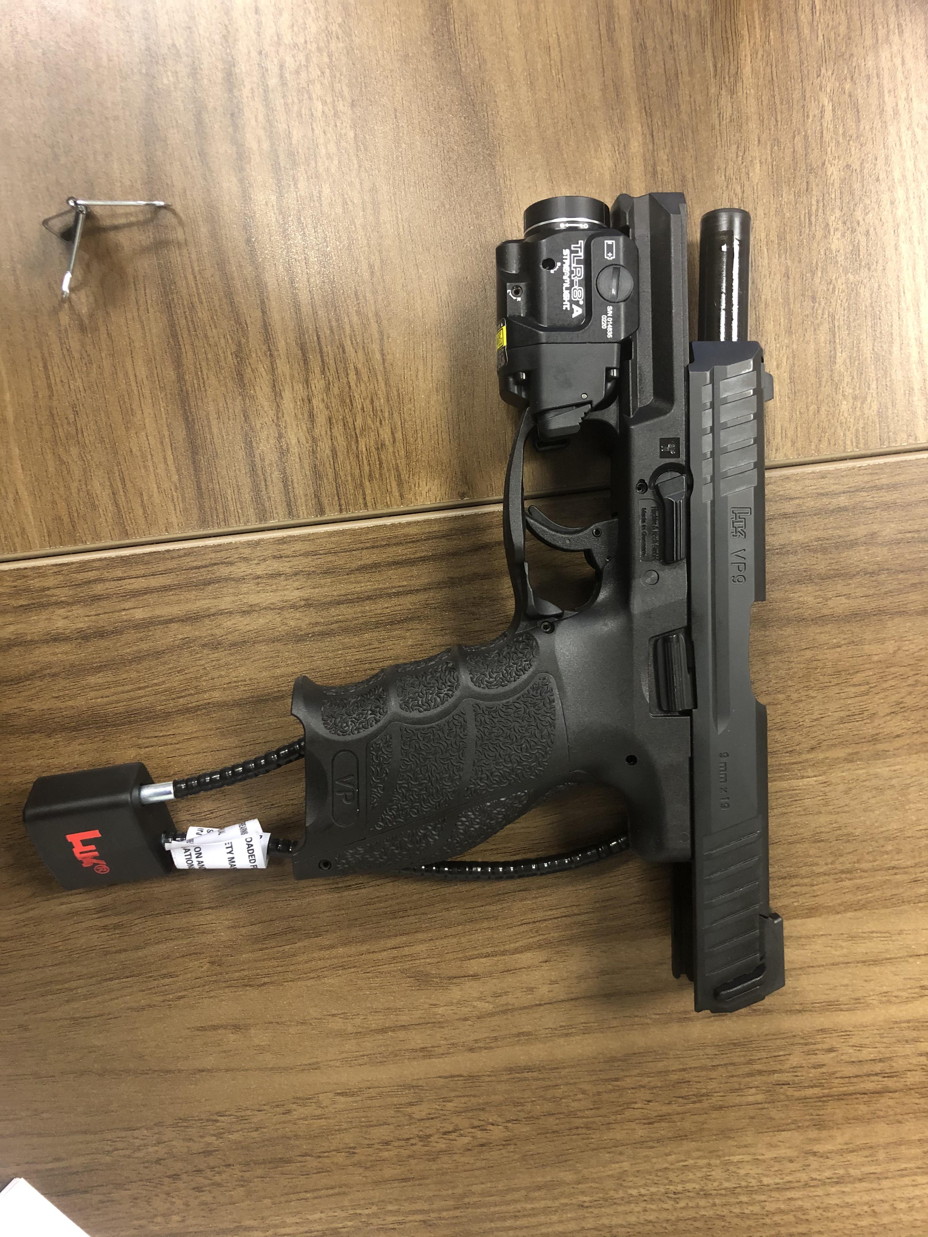 HK VP9 with Stream Light TR8 r/handguns