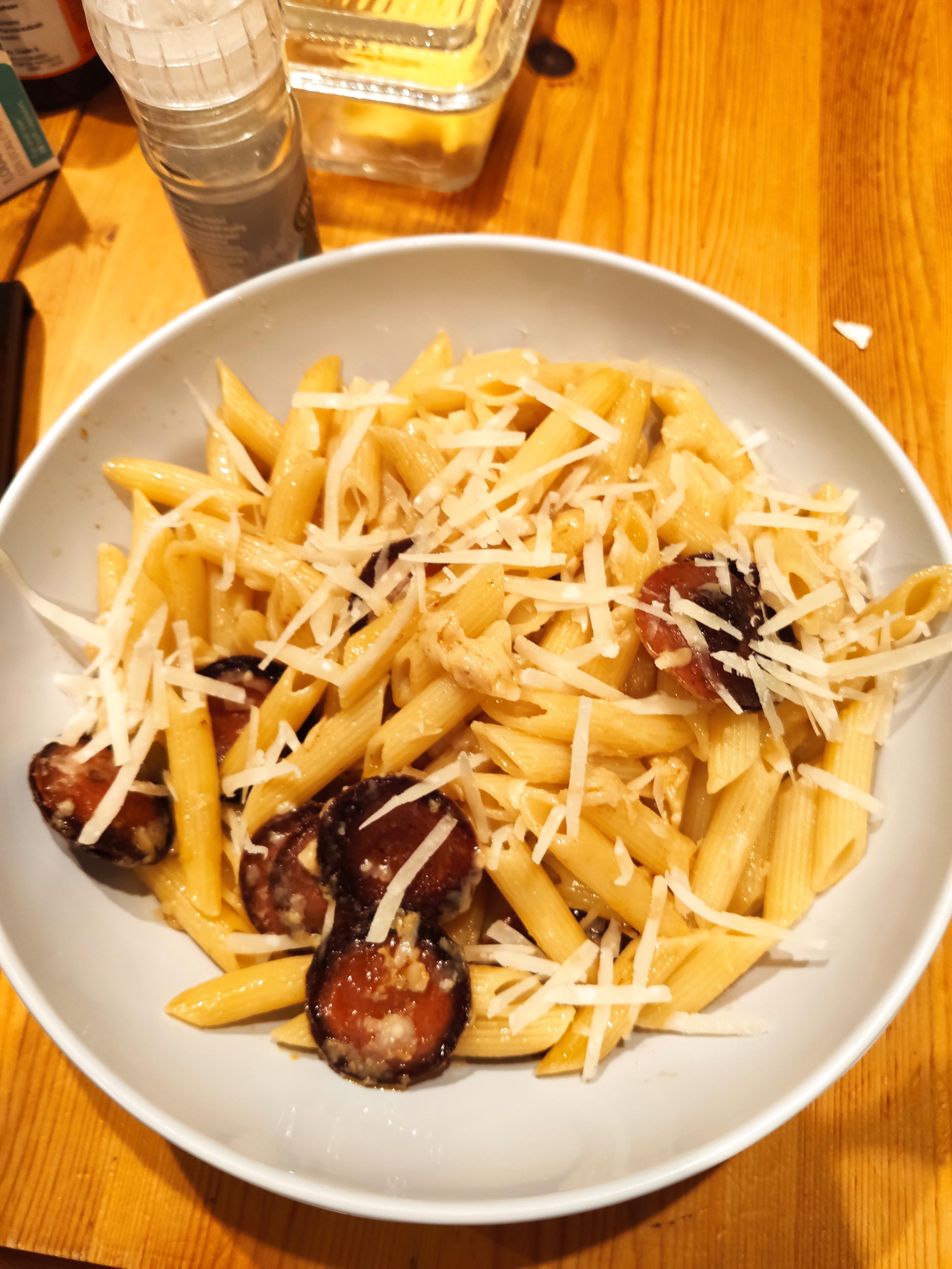 Penne tossed in pepperoni grease, butter and garlic with fried pepperoni and parmesan mixed in